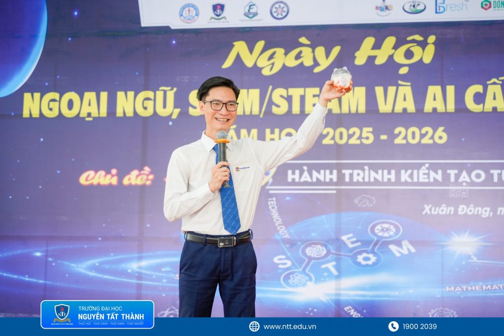 PGS.TS. Đinh Văn Phúc - Ngày hội hội STEM 2026: Khơi nguồn đam mê khoa học cho học sinh THPT Sông Ray