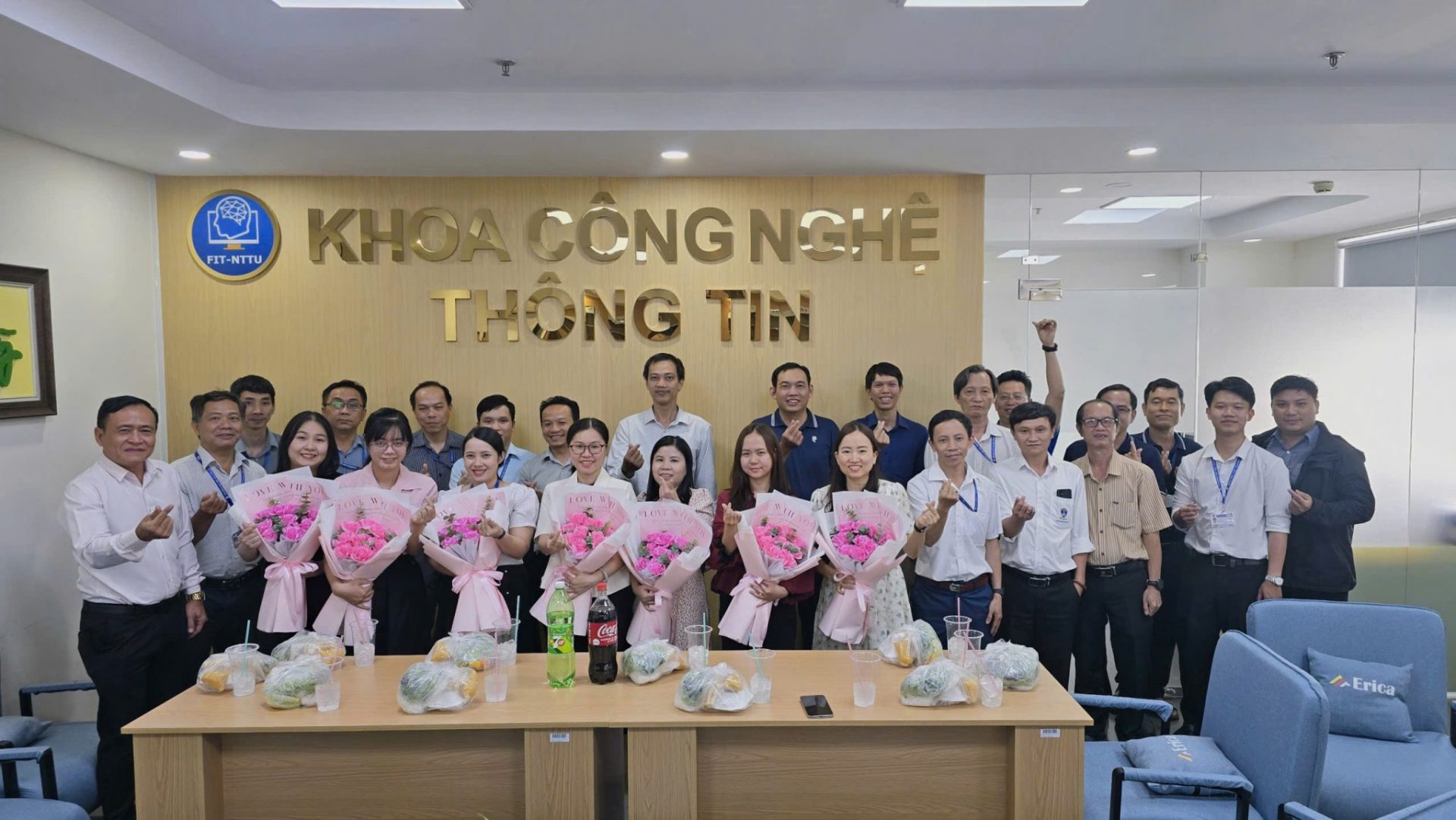 Đội ngũ giảng viên Khoa Công nghệ Thông tin – Trường Đại học Nguyễn Tất Thành không ngừng đẩy mạnh hoạt động nghiên cứu, đổi mới sáng tạo và kết nối thực tiễn, góp phần xây dựng môi trường đào tạo công nghệ gắn AI, dữ liệu và chuyển đổi số