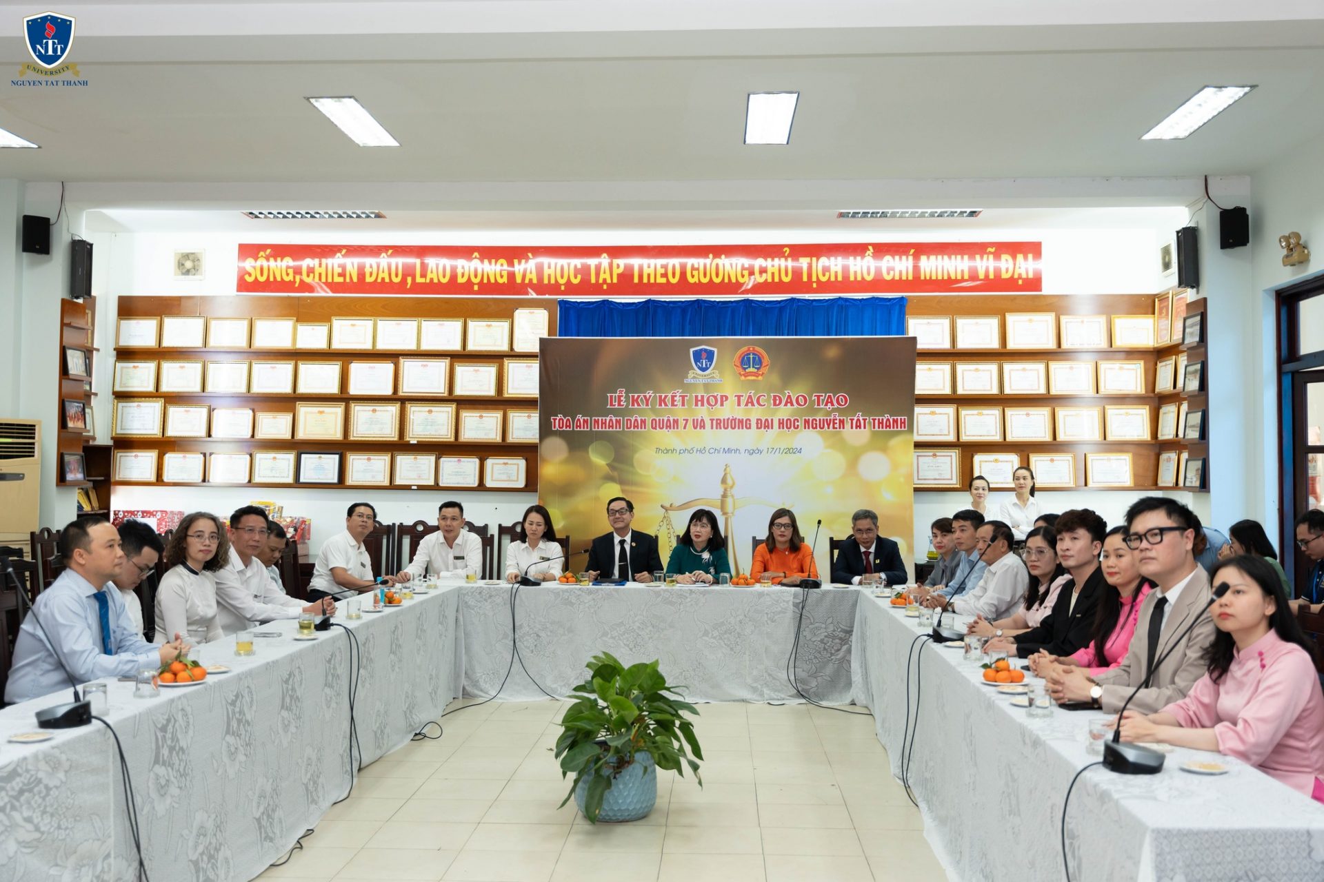 Khoa Luật NTTU đẩy mạnh kết nối với hệ thống tòa án thông qua các chương trình hợp tác đào tạo cùng TAND quận 7 và TAND quận Gò Vấp, mở rộng môi trường thực hành nghề nghiệp và tăng trải nghiệm thực tiễn cho sinh viên luật.