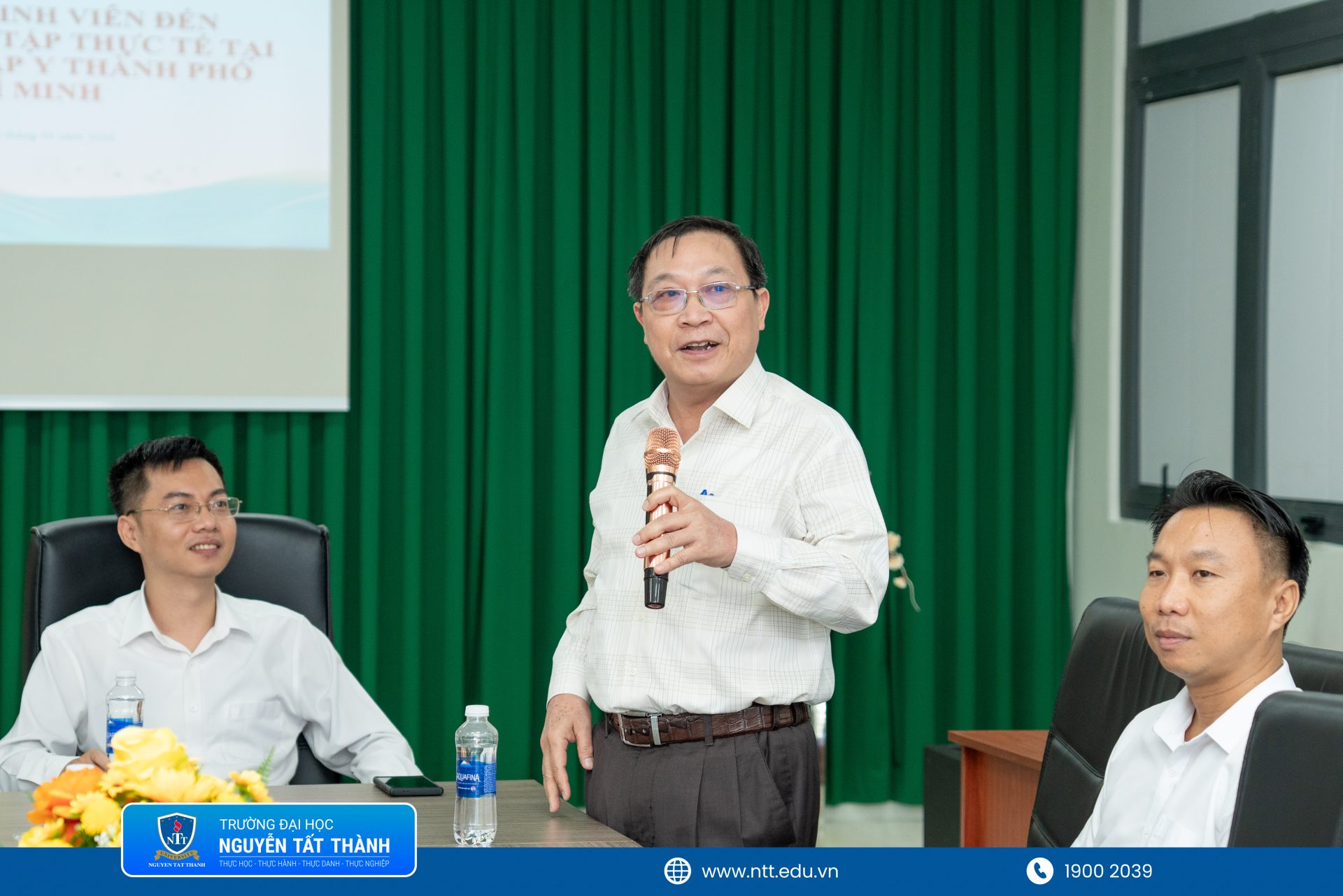 Đội ngũ chuyên gia Trung tâm Pháp y TP.HCM chia sẻ với sinh viên NTTU về quy trình giám định pháp y và vai trò của chứng cứ khoa học trong hoạt động điều tra, xét xử
