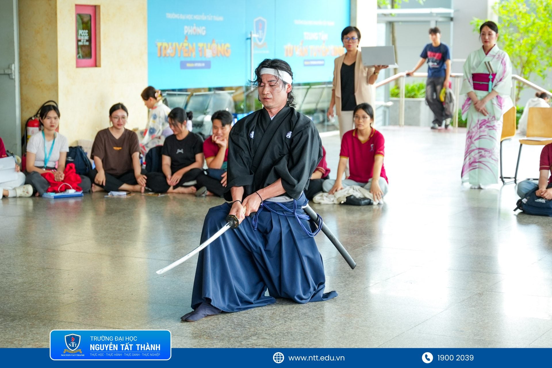 Võ sư Nakaseko Takashi (O-den) mang đến màn trình diễn Iaido (kiếm đạo) đầy ấn tượng tại IBUKI DAY