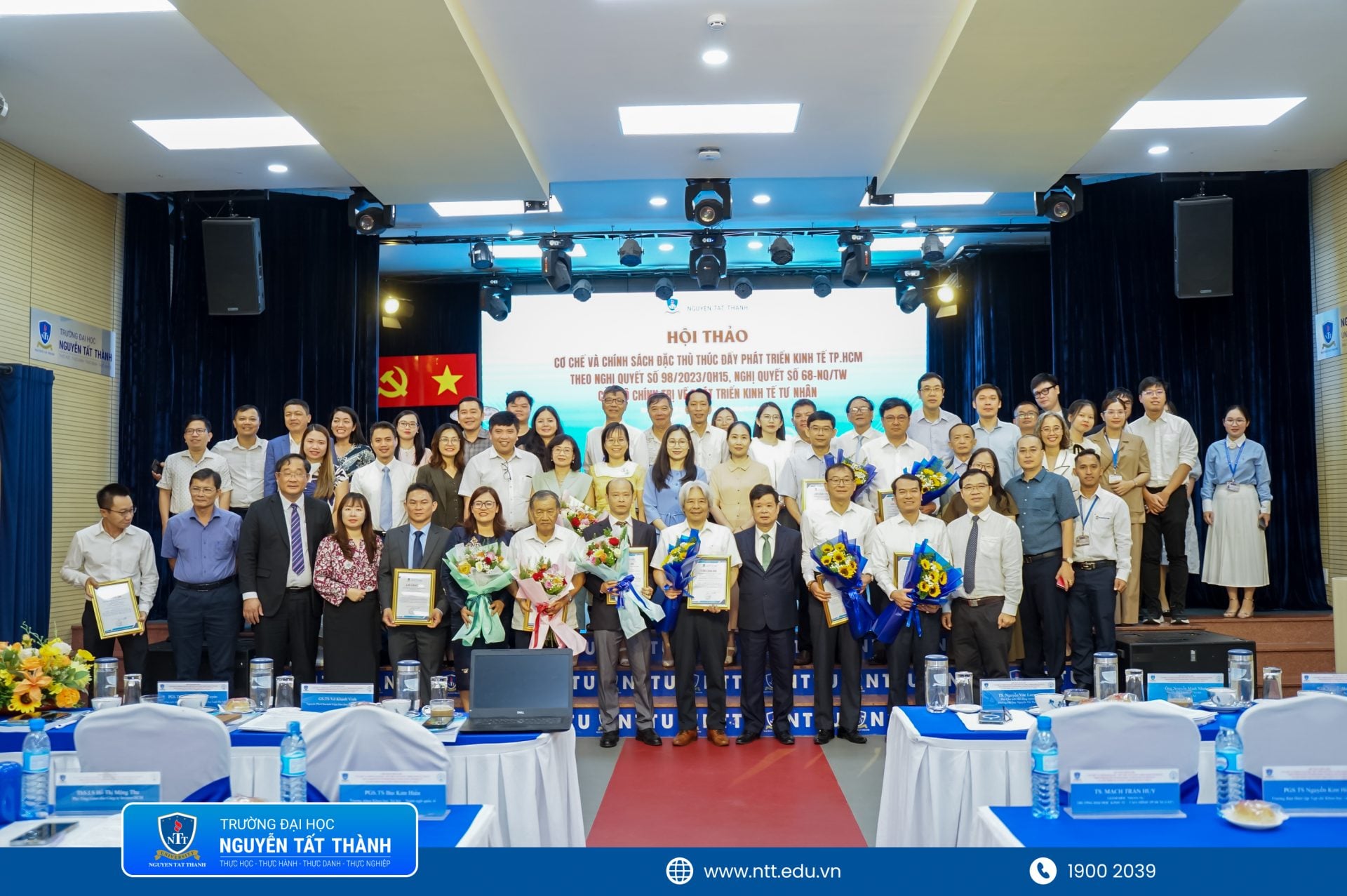 Hội thảo khoa học về cơ chế, chính sách đặc thù thúc đẩy phát triển kinh tế TP.HCM thu hút đông đảo chuyên gia, giảng viên và sinh viên tham gia trao đổi học thuật