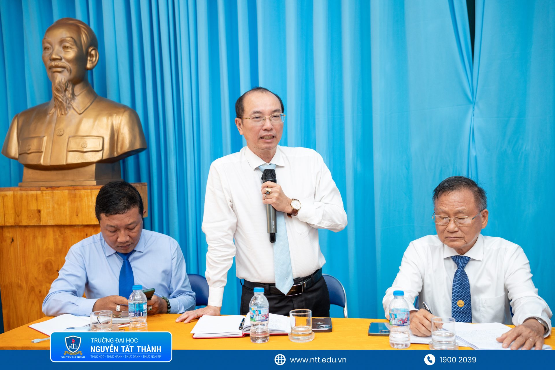 Đại diện Ban Chủ nhiệm Đoàn Luật sư TP. Hồ Chí Minh giao lưu và chia sẻ cùng sinh viên Khoa Luật NTTU trong chương trình kiến tập thực tế.