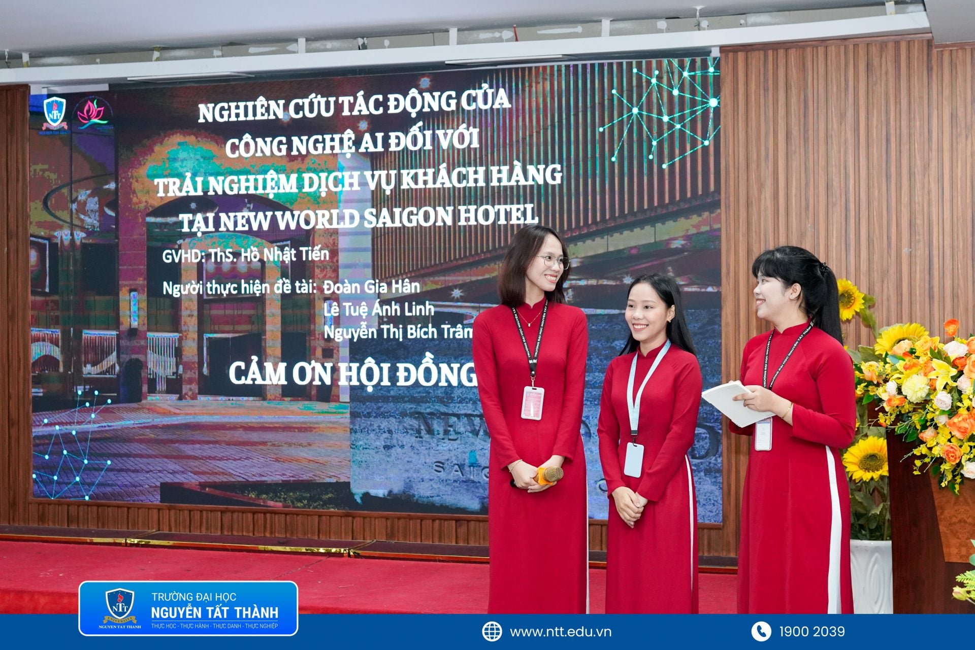 Sinh viên Khoa Du lịch NTTU trình bày các đề tài nghiên cứu về hành vi khách hàng, quản trị khách sạn và xu hướng tiêu dùng trong môi trường số.