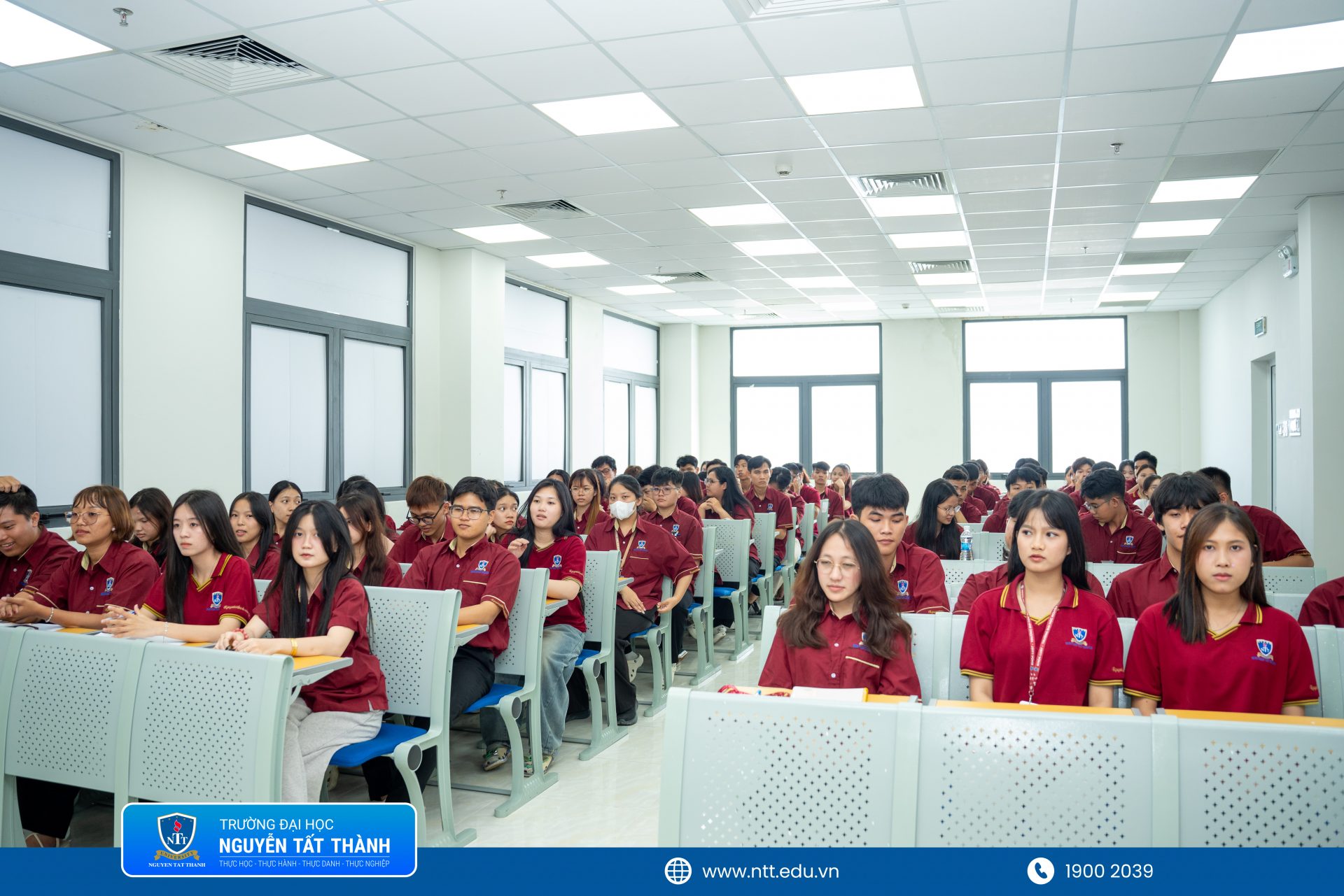 Sinh viên Khoa Luật – Trường Đại học Nguyễn Tất Thành tham gia chương trình thực tập chuyên đề tại Trung tâm Pháp y TP.HCM nhằm tiếp cận môi trường nghề nghiệp thực tế trong lĩnh vực pháp lý và tố tụng