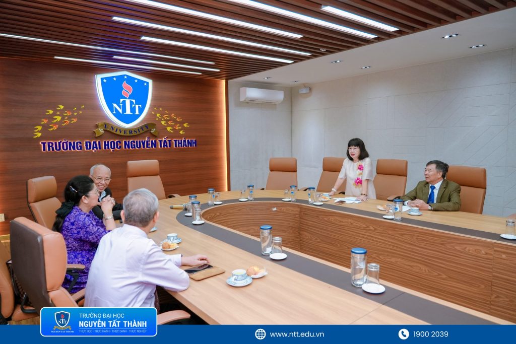 TS. Nguyễn Mai Lan gặp GS.TS. Nhà văn Trình Quang Phú