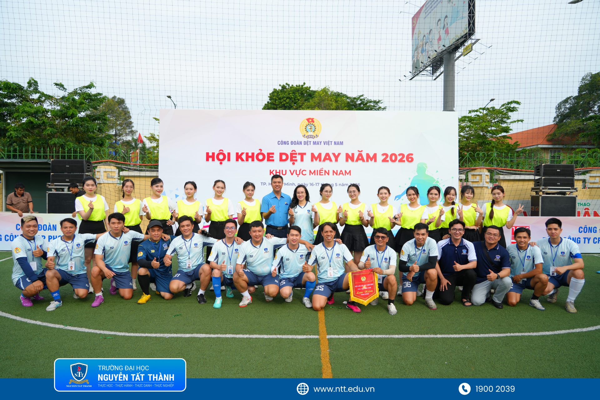 NTTU-Hoi-khoe-det-may