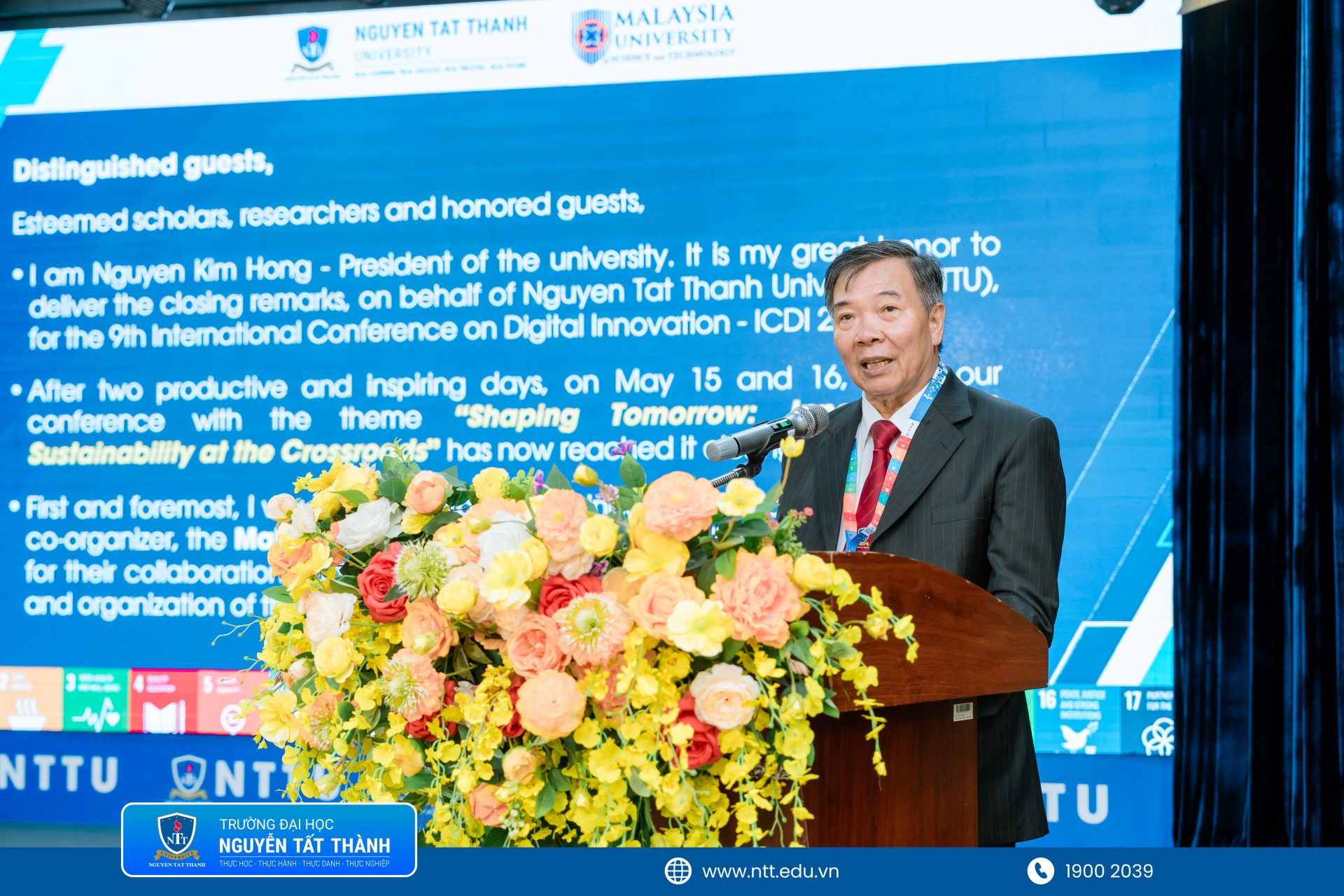 PGS.TS. Nguyễn Kim Hồng – Hiệu trưởng Trường ĐH Nguyễn Tất Thành – phát biểu tổng kết và bế mạc Hội thảo Khoa học Quốc tế ICDI-2026 sau hai ngày diễn ra với nhiều phiên thảo luận học thuật và hoạt động kết nối quốc tế