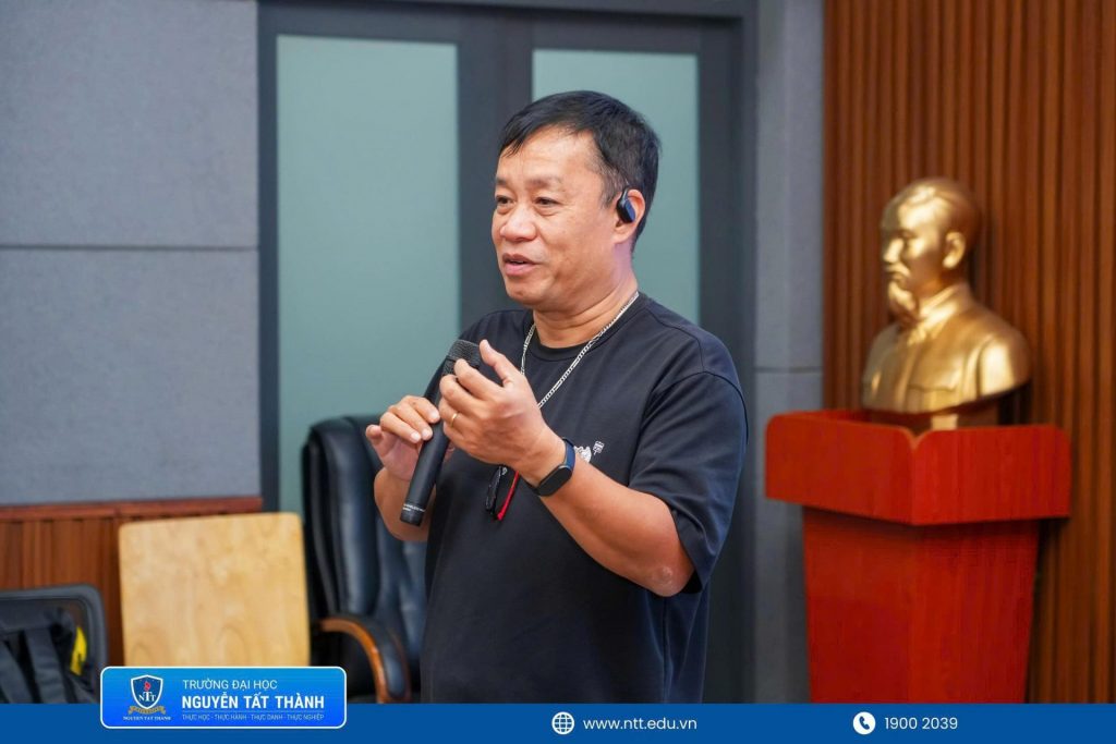 Chuyên gia AI Phan Văn Hòa - Phát biểu đề dẫn "5 cấp độ ứng dụng AI trong giảng dạy"