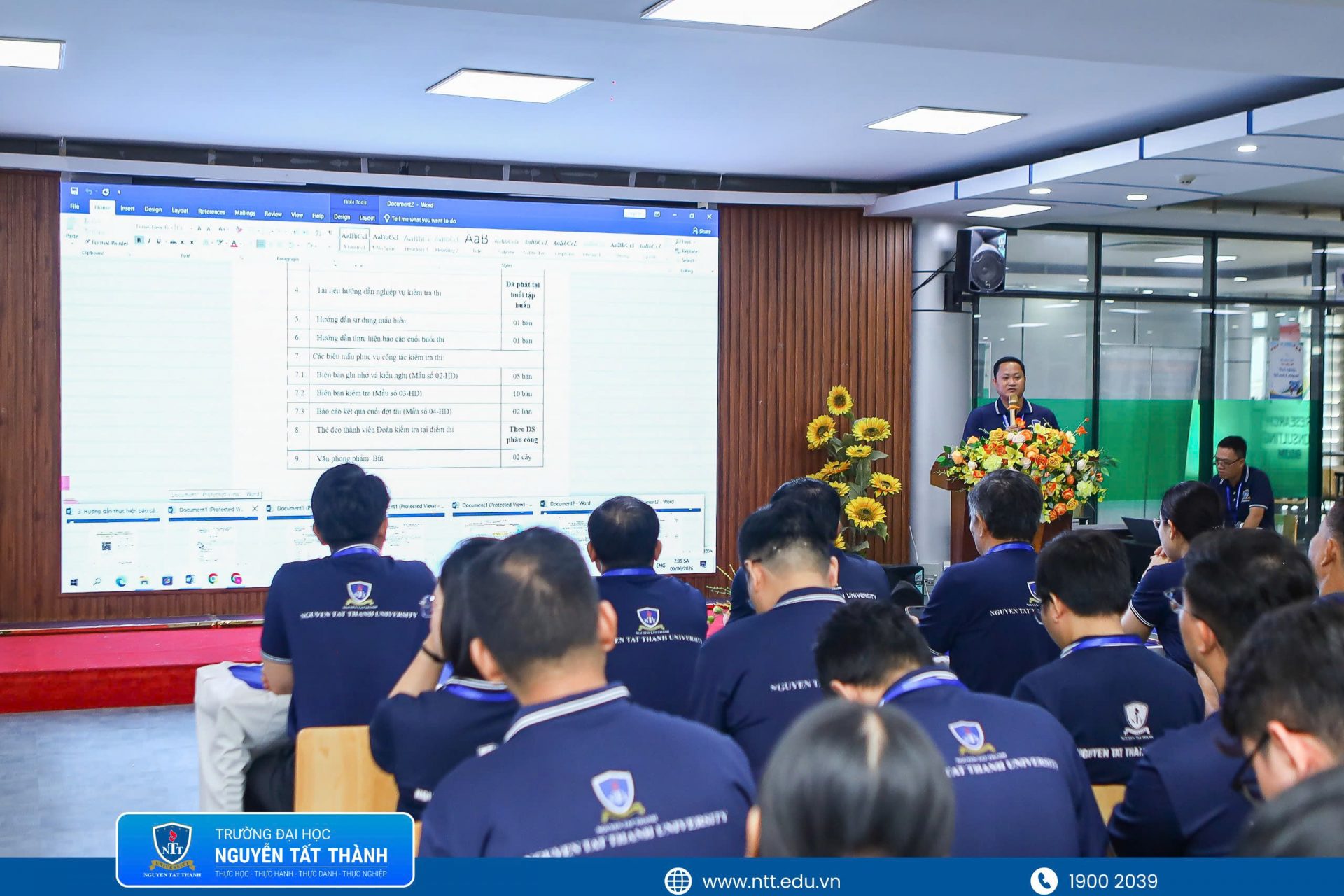 ThS. Trần Quốc Qui – Trưởng phòng Kiểm tra nội bộ Trường ĐH Nguyễn Tất Thành quán triệt quy chế, nhiệm vụ và các nội dung trọng tâm trước khi đoàn công tác lên đường thực hiện nhiệm vụ kiểm tra coi thi