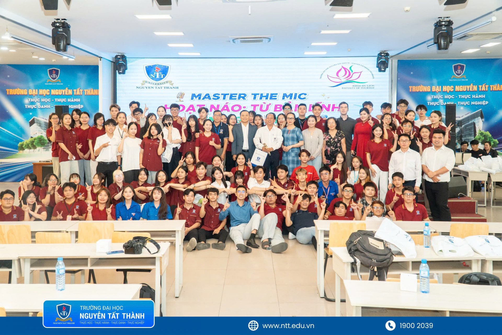 Chương trình mang đến không gian học tập giàu trải nghiệm, giúp sinh viên Khoa Du lịch rèn bản lĩnh sân khấu, phản xạ và sự tự tin khi làm việc trước tập thể.