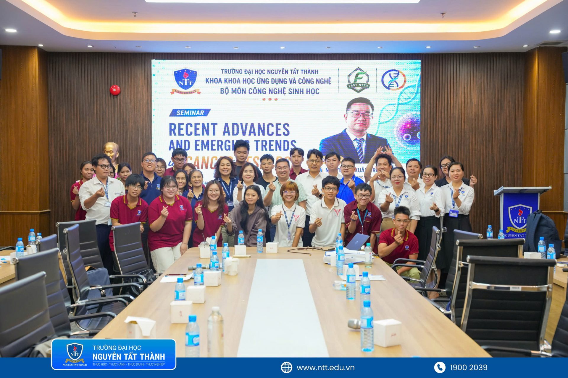 Representatives of the Faculty of Applied Sciences and Technology with the speaker and seminar participants, expanding academic connection and international research collaboration opportunities at NTTU