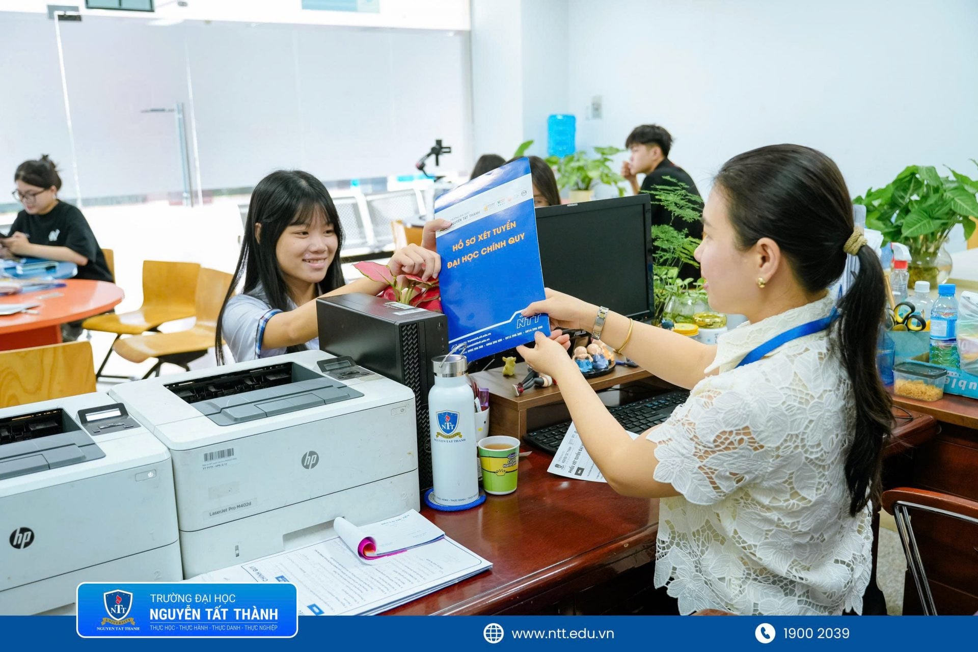 Sau kỳ thi tốt nghiệp THPT, nhiều thí sinh bắt đầu quan tâm nhiều hơn đến môi trường học tập, trải nghiệm nghề nghiệp và cơ hội phát triển sau khi vào đại học
