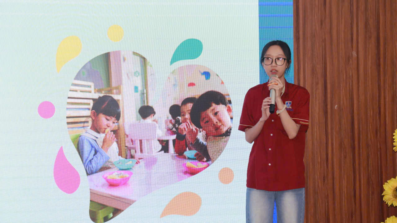 Tân khoa Nguyễn Nhật Quế Trân - Từ những dòng code báo lỗi đến tấm bằng xuất sắc