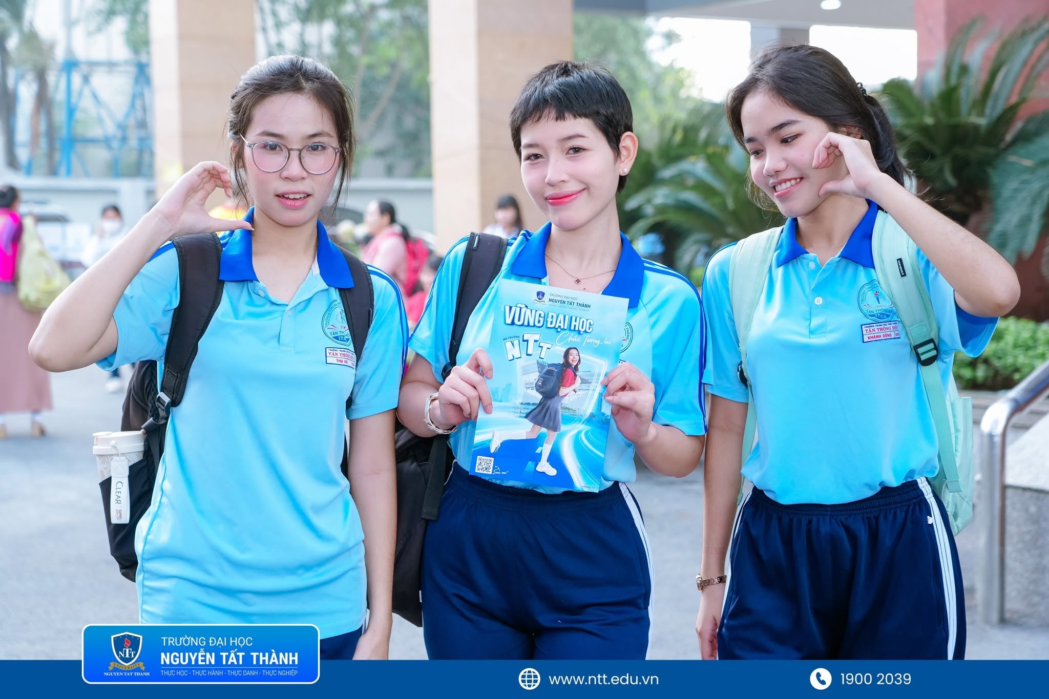 Trường ĐH Nguyễn Tất Thành luôn đồng hành, tiếp thêm niềm tin và chúc các thí sinh 2K8 bình tĩnh, tự tin, giữ vững phong độ để hoàn thành thật tốt kỳ thi tốt nghiệp THPT năm 2026.
