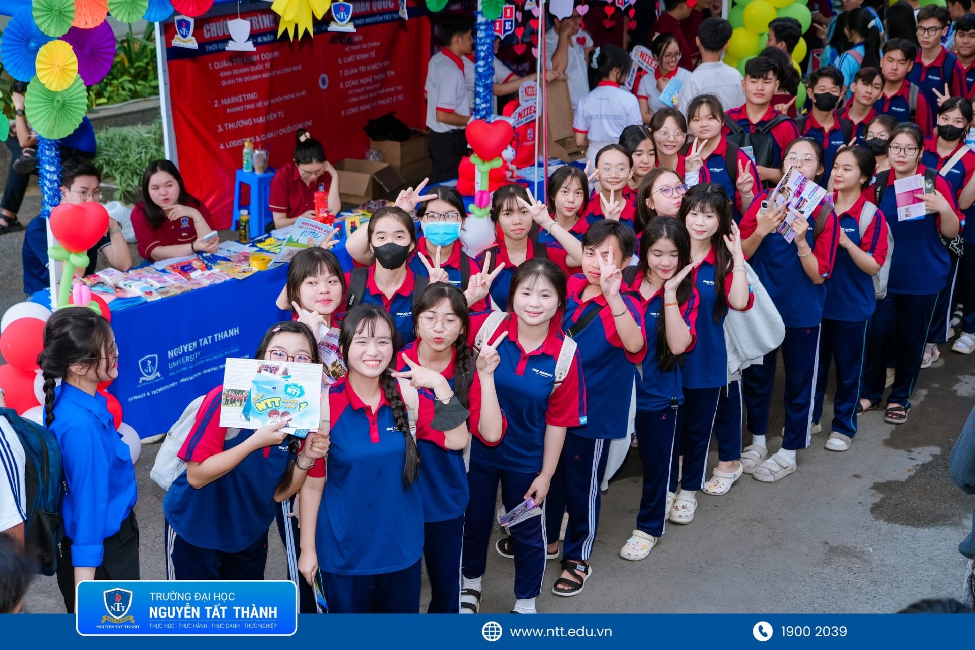 Trường ĐH Nguyễn Tất Thành luôn đồng hành, tiếp thêm niềm tin và chúc các thí sinh 2K8 bình tĩnh, tự tin, giữ vững phong độ để hoàn thành thật tốt kỳ thi tốt nghiệp THPT năm 2026.