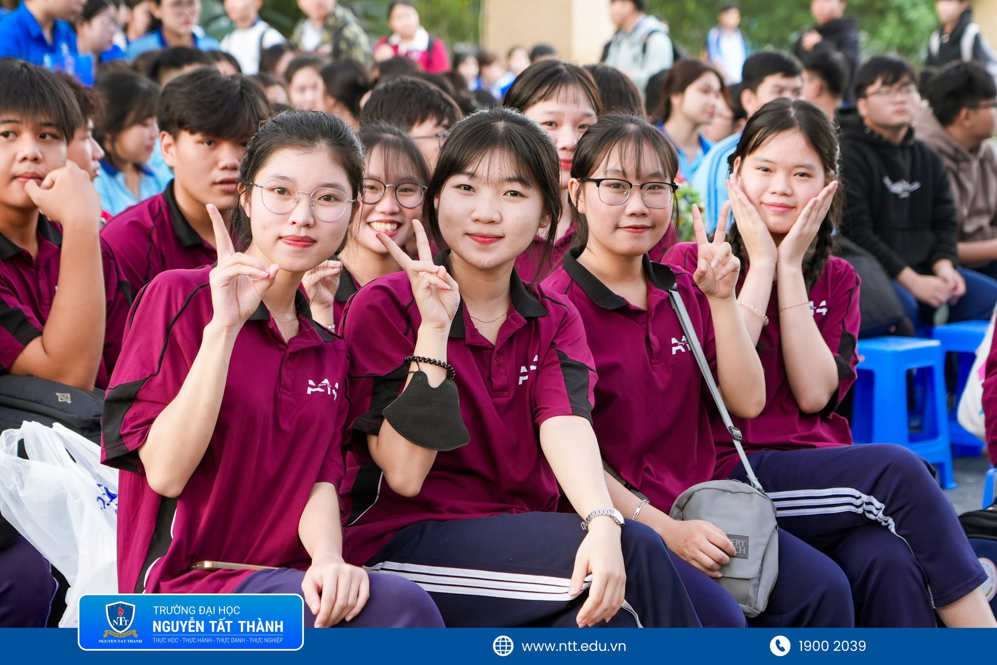 Trường ĐH Nguyễn Tất Thành luôn đồng hành, tiếp thêm niềm tin và chúc các thí sinh 2K8 bình tĩnh, tự tin, giữ vững phong độ để hoàn thành thật tốt kỳ thi tốt nghiệp THPT năm 2026.