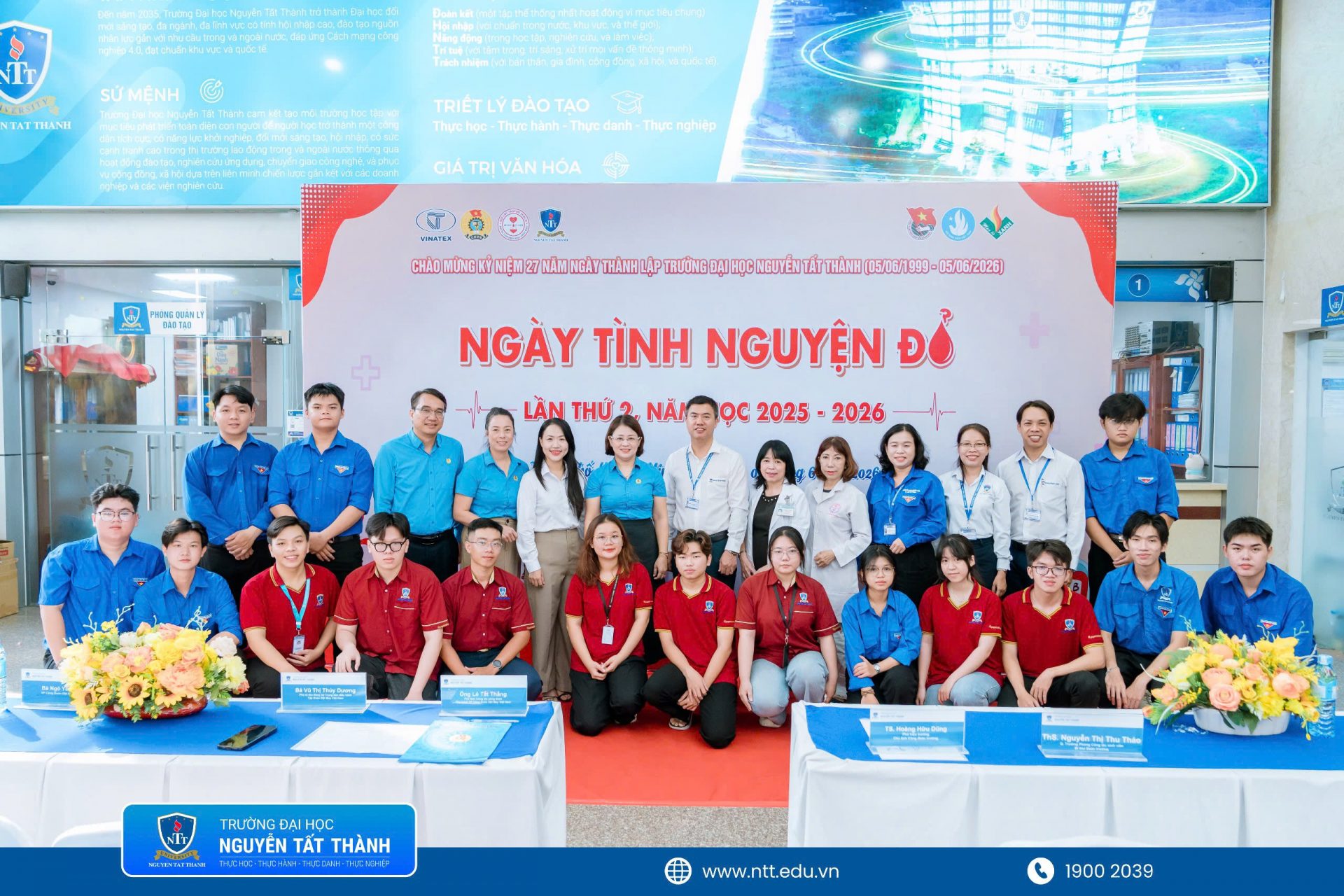 Đông đảo cán bộ, giảng viên, người lao động và sinh viên Trường Đại học Nguyễn Tất Thành tham gia hiến máu tại chương trình “Ngày Tình Nguyện Đỏ”, góp phần tiếp nhận hơn 500 đơn vị máu trong 2 ngày tổ chức