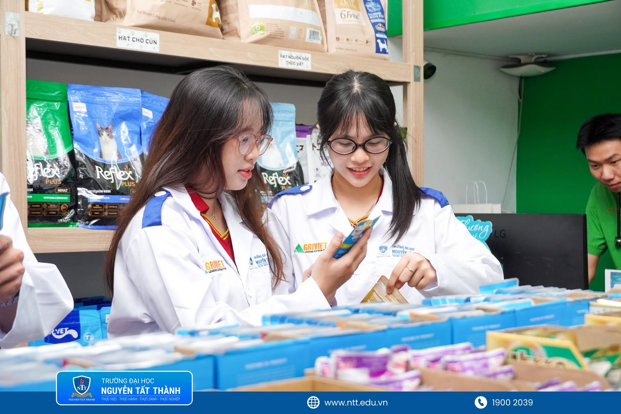 Chuyến tham quan tại Pet Plus góp phần giúp sinh viên ngành Thú y NTTU định hình mục tiêu học tập, rèn kỹ năng và chuẩn bị tốt hơn cho nghề nghiệp tương lai