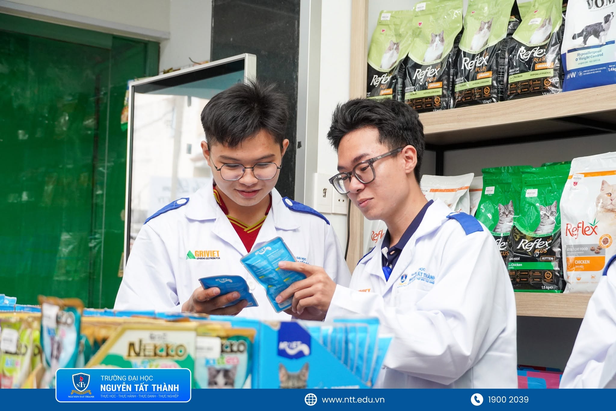 Chuyến tham quan tại Pet Plus góp phần giúp sinh viên ngành Thú y NTTU định hình mục tiêu học tập, rèn kỹ năng và chuẩn bị tốt hơn cho nghề nghiệp tương lai