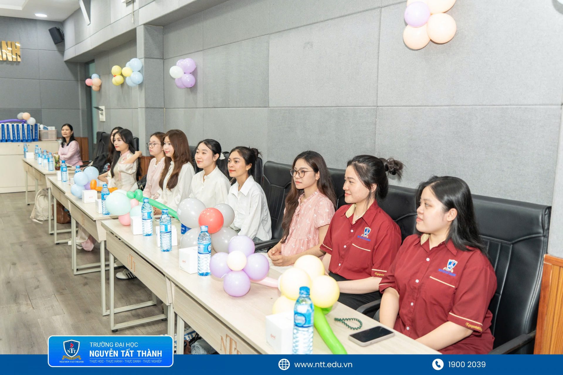 Sinh viên K22 ngành Giáo dục Mầm non NTTU hào hứng tham gia ngày hội tổng kết, khép lại hành trình học tập bằng những khoảnh khắc gần gũi, rộn ràng và đầy cảm xúc