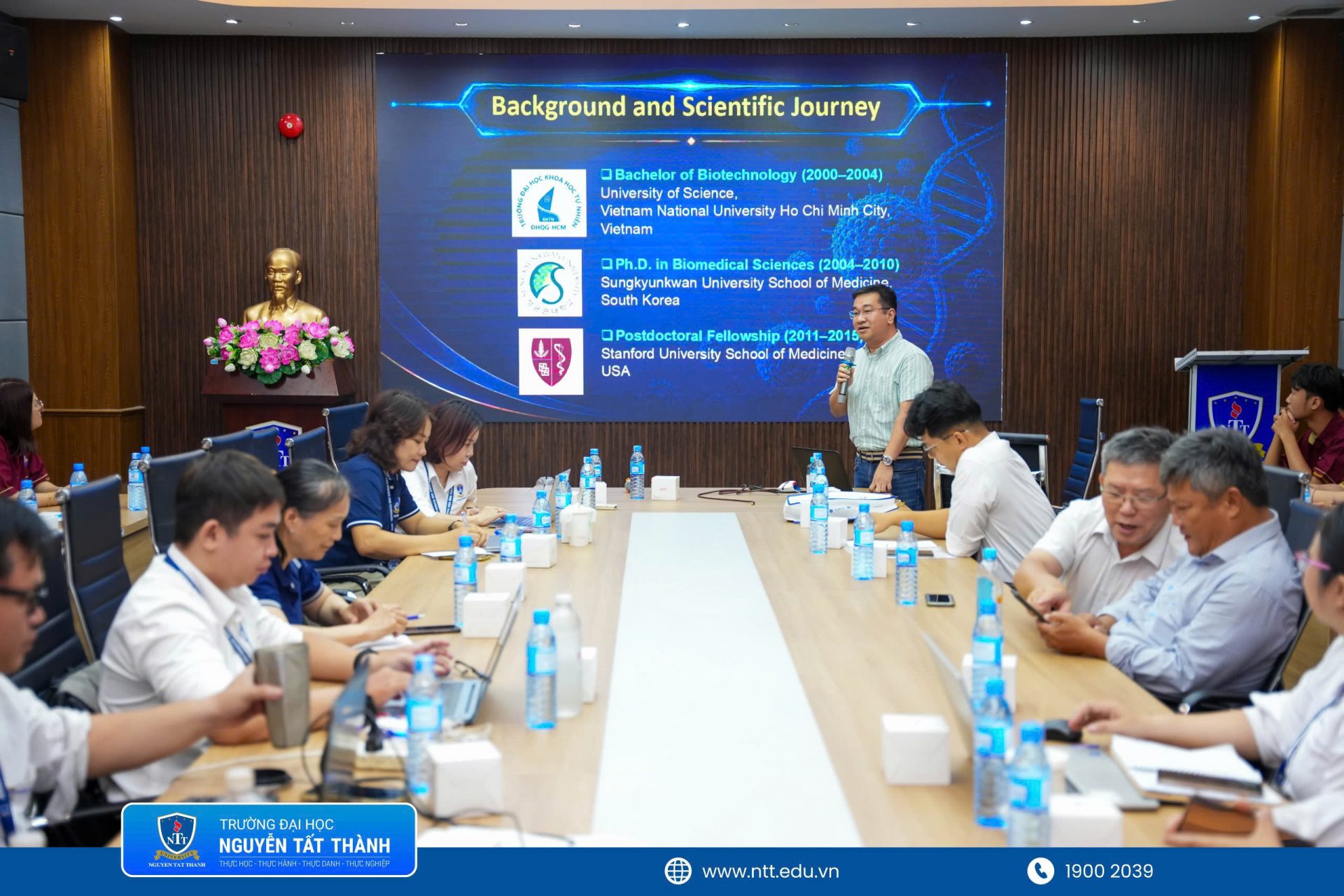 Assoc. Prof. Dr. Nguyen Le Xuan Truong presents new research directions to find solutions for drug resistance and recurrence in cancer treatment