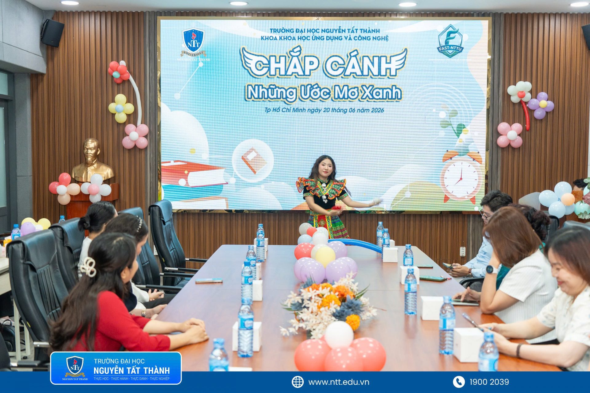 Không chỉ được trang bị kiến thức sư phạm, sinh viên Giáo dục Mầm non NTTU còn rèn luyện năng lực nghệ thuật, kỹ năng giao tiếp, tổ chức hoạt động và sự tự tin cần thiết của một giáo viên mầm non hiện đại.