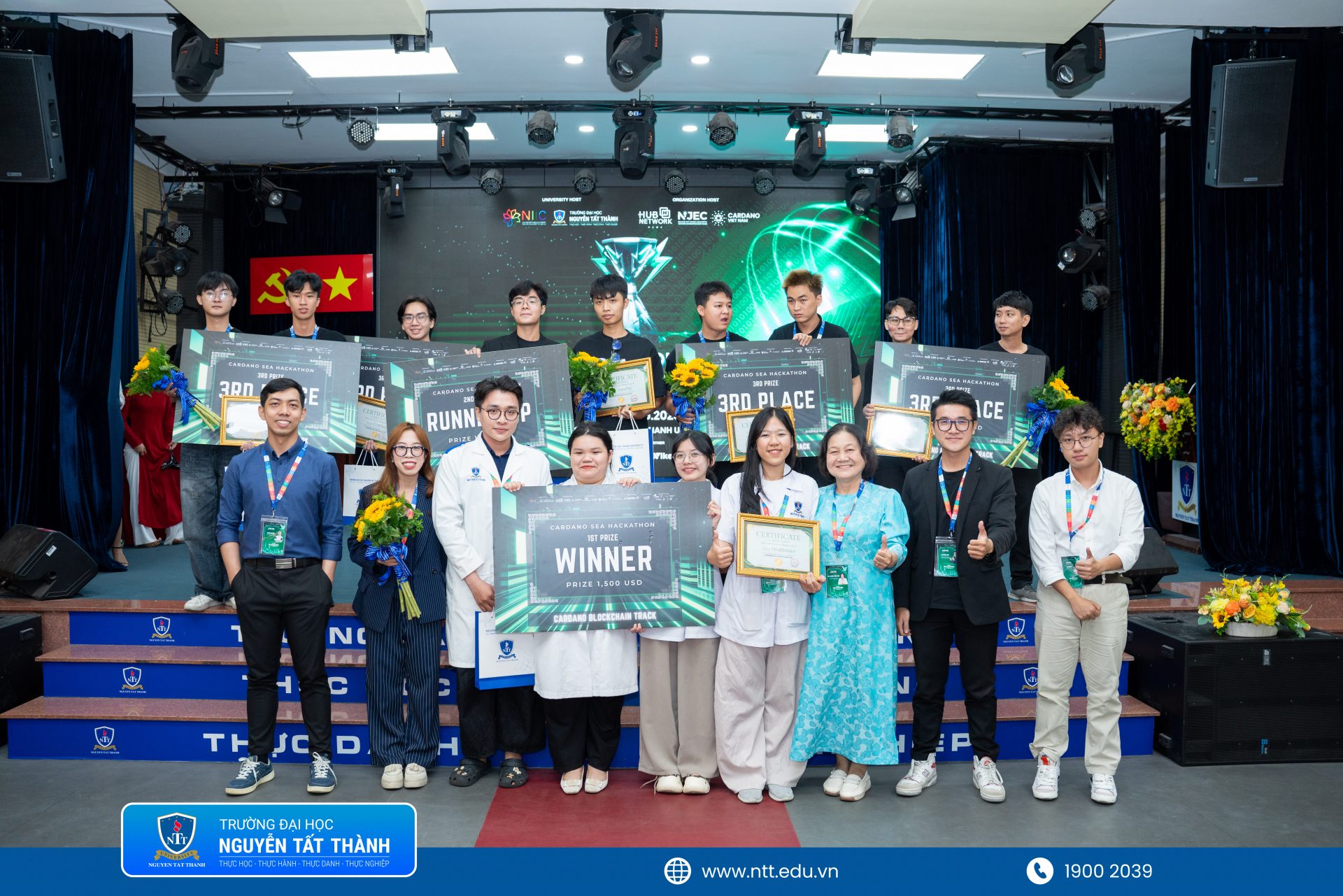 Dự án HealthTrace và VeriChainIDS của sinh viên Trường Đại học Nguyễn Tất Thành xuất sắc đạt Giải Nhất và Giải Ba Bảng Blockchain