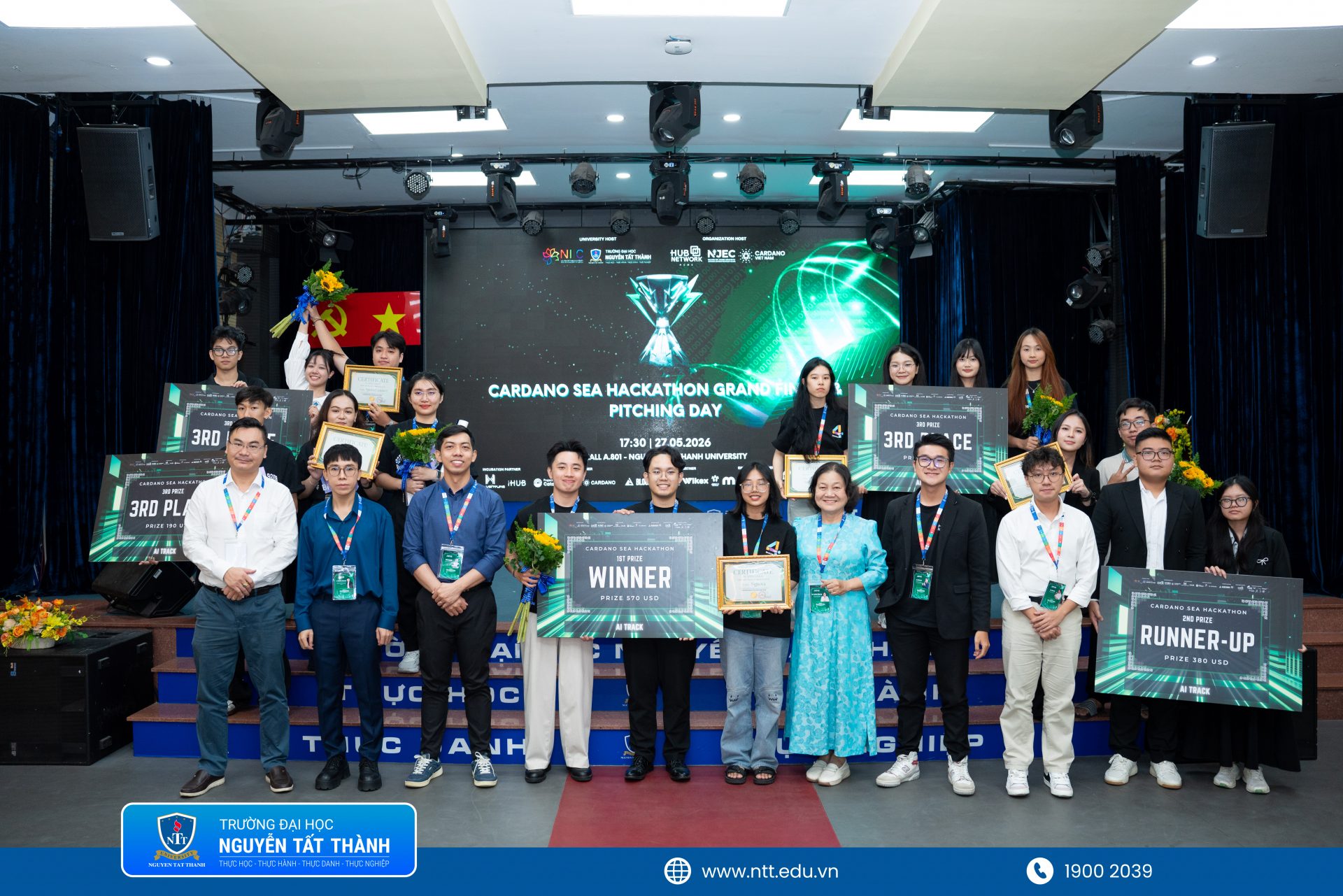 Dự án SurgicalX và SportsConnect của sinh viên Trường Đại học Nguyễn Tất Thành xuất sắc đạt Giải Ba Bảng AI