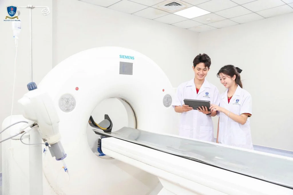 Sinh viên các ngành Vật lý Y khoa, Kỹ thuật Y sinh, Công nghệ kỹ thuật Hóa học và Công nghệ sinh học tại NTTU được học tập, thực hành trong điều kiện cơ sở vật chất hiện đại, đáp ứng yêu cầu đào tạo gắn với nghiên cứu, ứng dụng và nhu cầu thực tiễn.