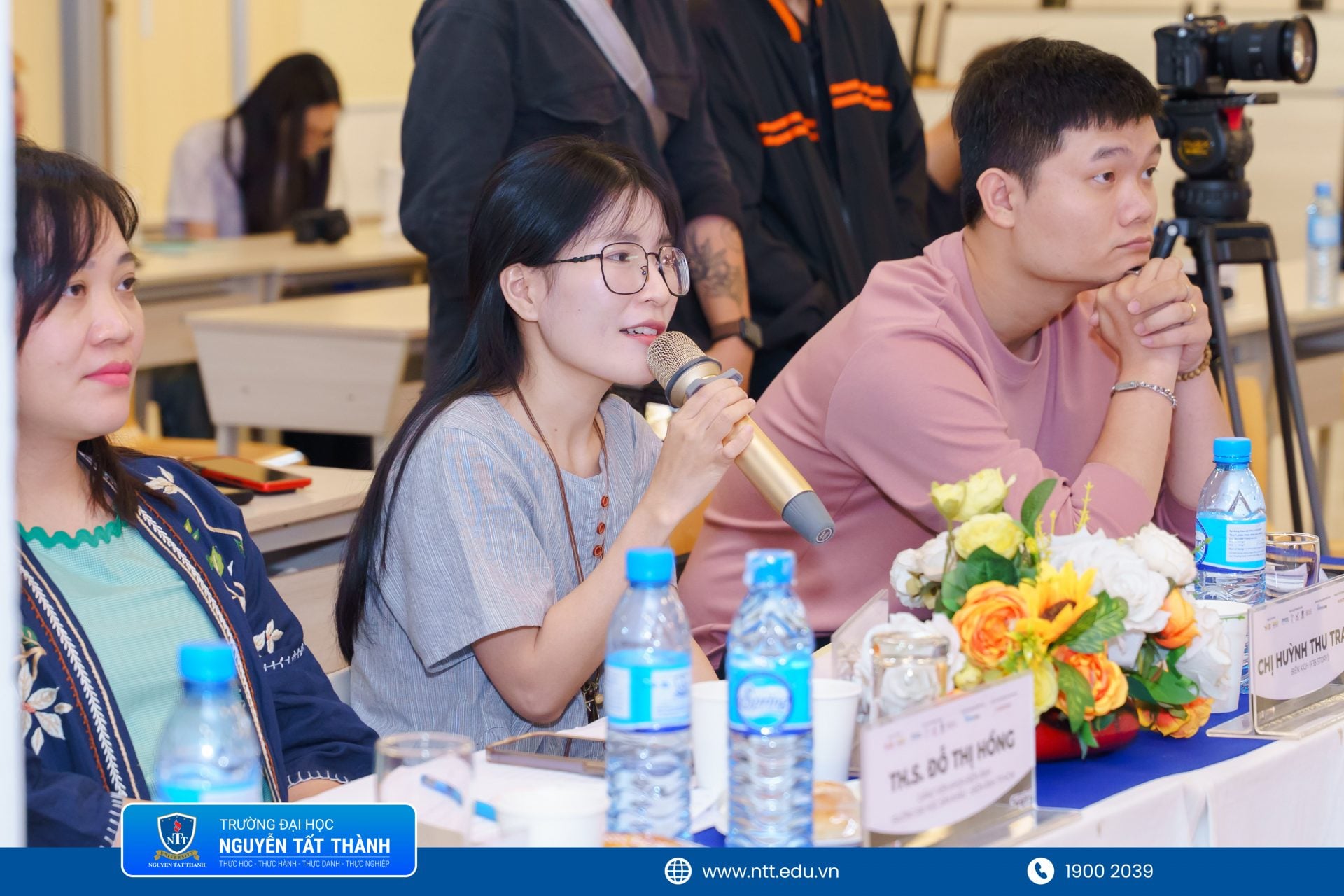 Hội đồng chuyên môn phản biện, góp ý cho các dự án phim và nhạc phim trẻ sau phần pitching của sinh viên tại vòng Pitching Kính Vạn Hoa – Creative Lab mùa 3.