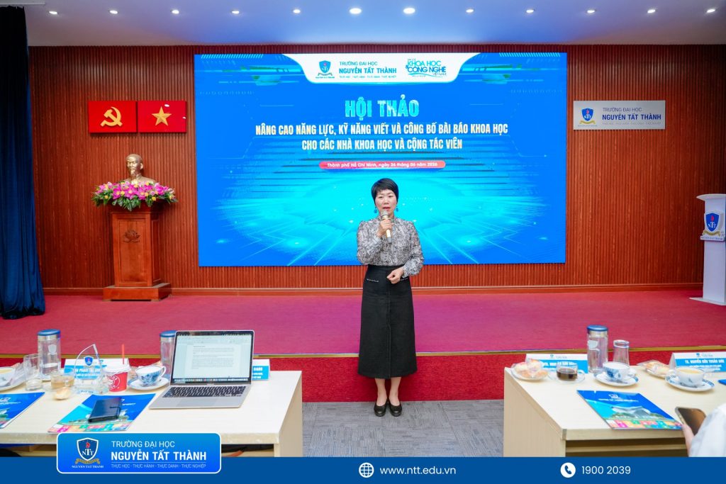 TS. BS. Nguyễn Thị Hương Giang - Tổng biên tập Tạp chí Khoa học và Công nghệ Việt Nam – phát biểu tại Hội thảo
