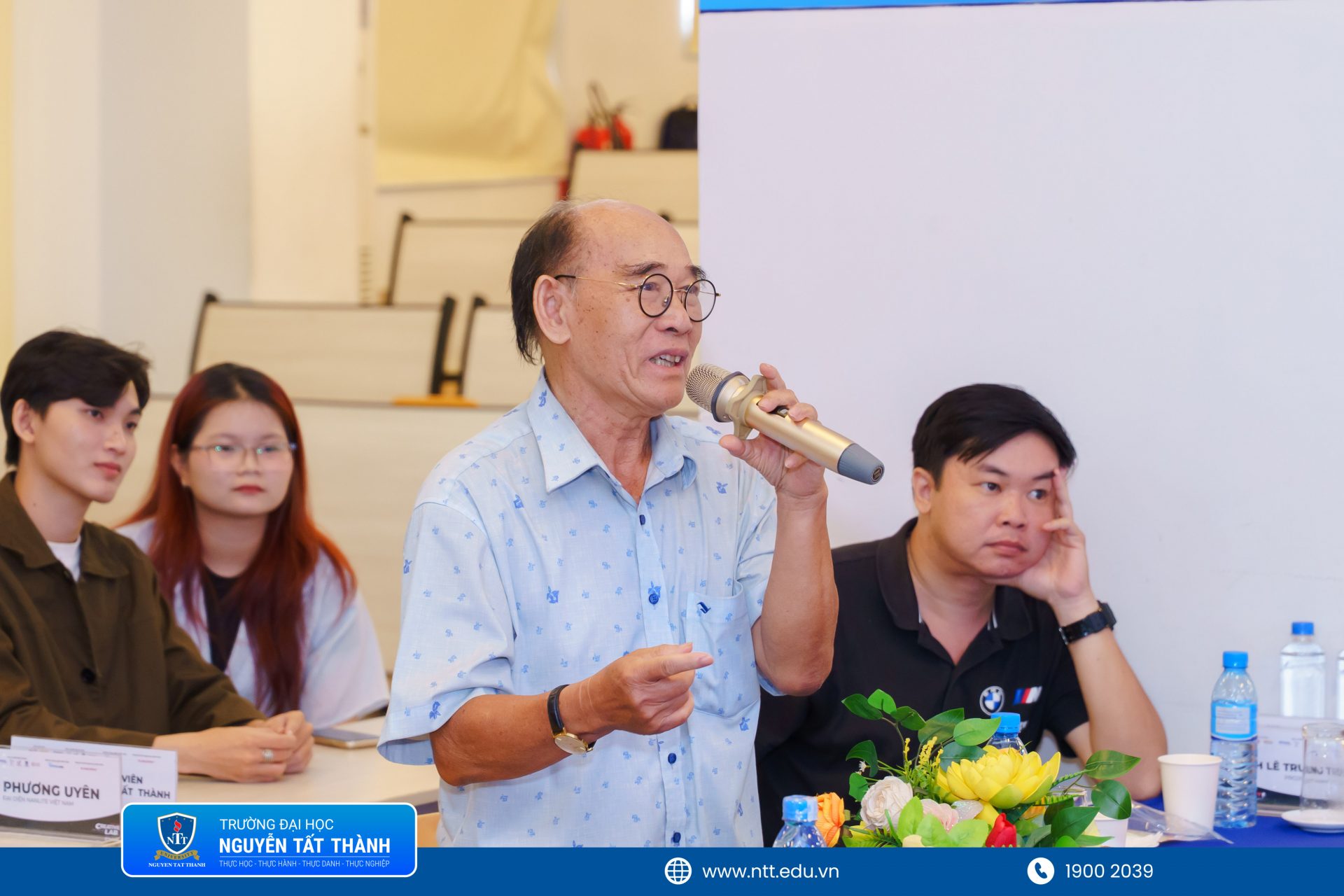 Hội đồng chuyên môn phản biện, góp ý cho các dự án phim và nhạc phim trẻ sau phần pitching của sinh viên tại vòng Pitching Kính Vạn Hoa – Creative Lab mùa 3.