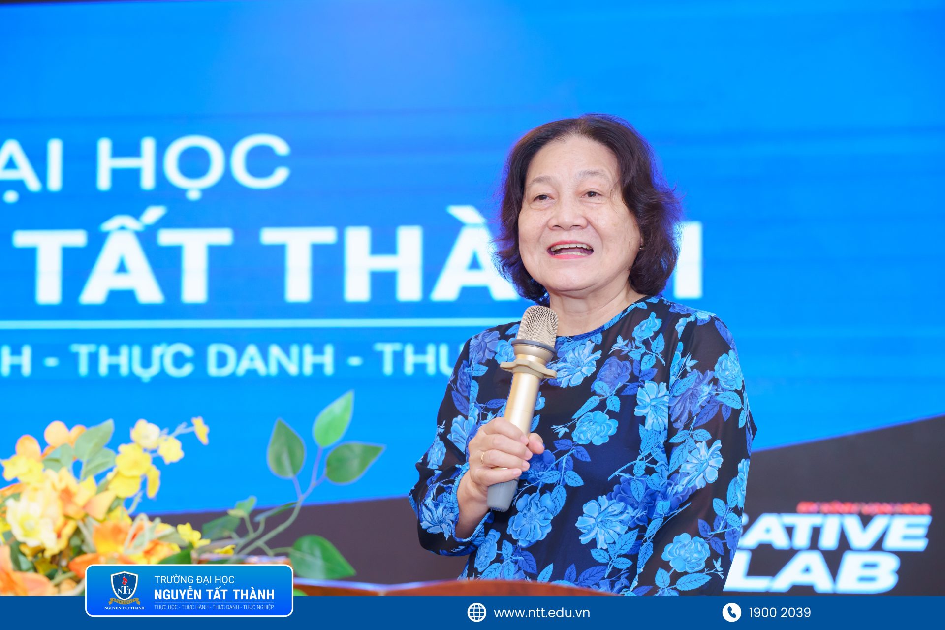 ThS. Huỳnh Hồng Mai – Phó Giám đốc Trung tâm Sáng tạo và Ươm tạo Khởi nghiệp, Trường Đại học Nguyễn Tất Thành phát biểu tại chương trình