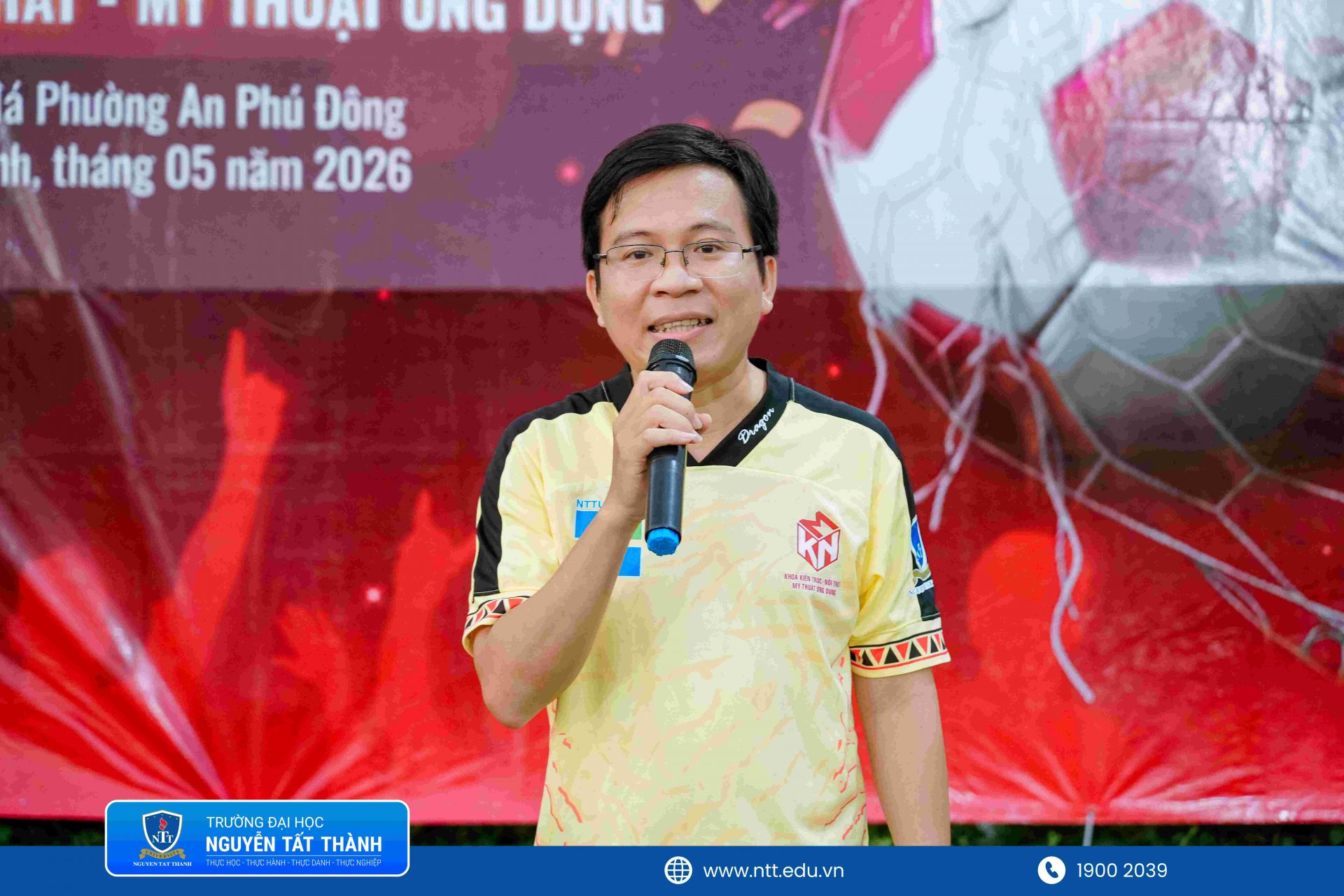 ThS. Nguyễn Quốc Trung – Phó Trưởng Khoa Kỹ thuật Xây dựng ghi nhận và biểu dương các đội bóng vì đã cống hiến hết mình cho giải đấu