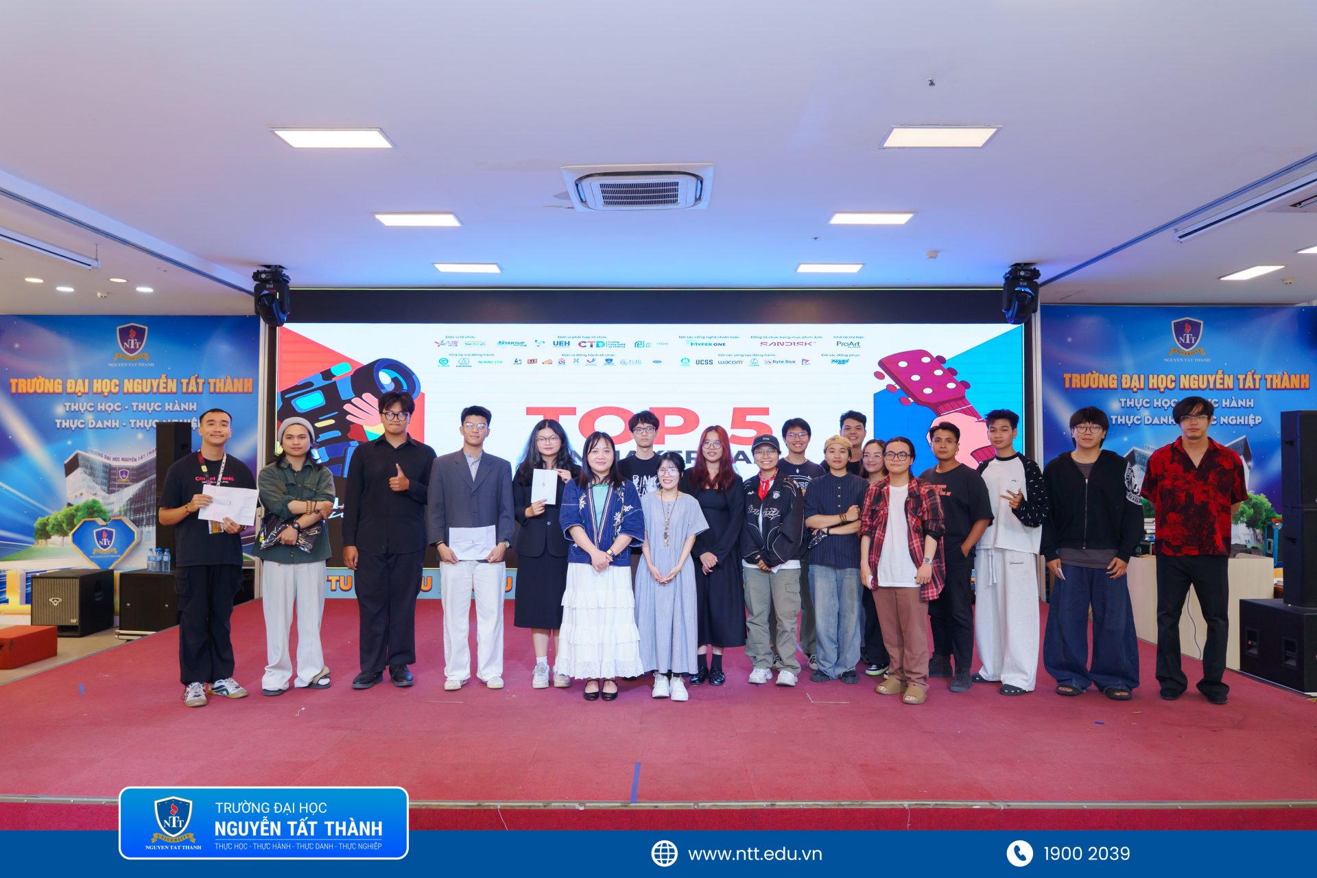 Top 5 dự án xuất sắc của Kính Vạn Hoa – Creative Lab mùa 3 chính thức bước vào hành trình trại sáng tác và sản xuất chuyên nghiệp với sự đồng hành của các chuyên gia, cố vấn và đối tác trong ngành. 