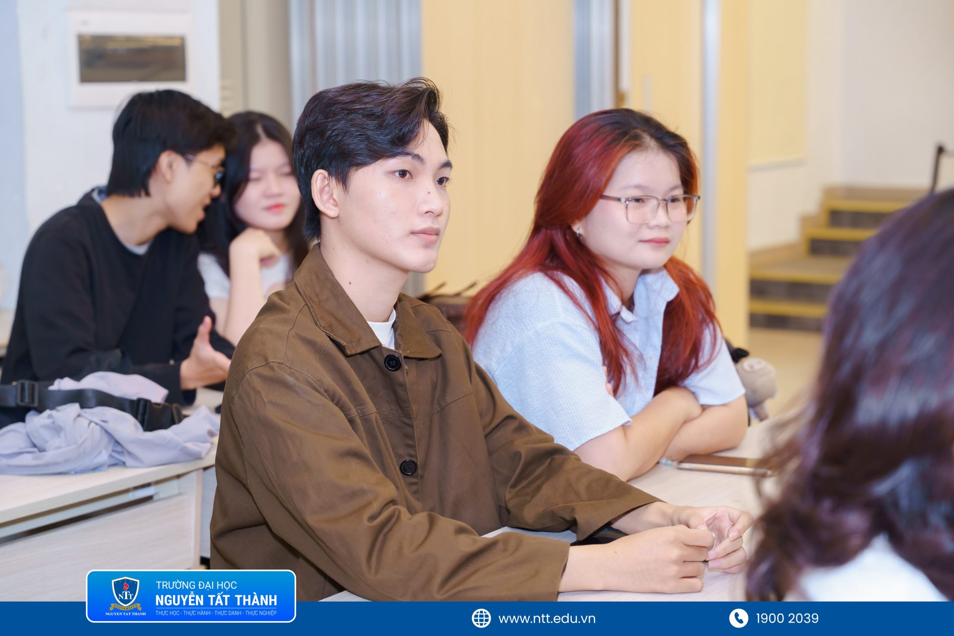 Vòng Pitching chương trình Kính Vạn Hoa – Creative Lab mùa 3 diễn ra tại Trường Đại học Nguyễn Tất Thành, thu hút 20 dự án phim và nhạc phim cùng hơn 200 sinh viên tham dự