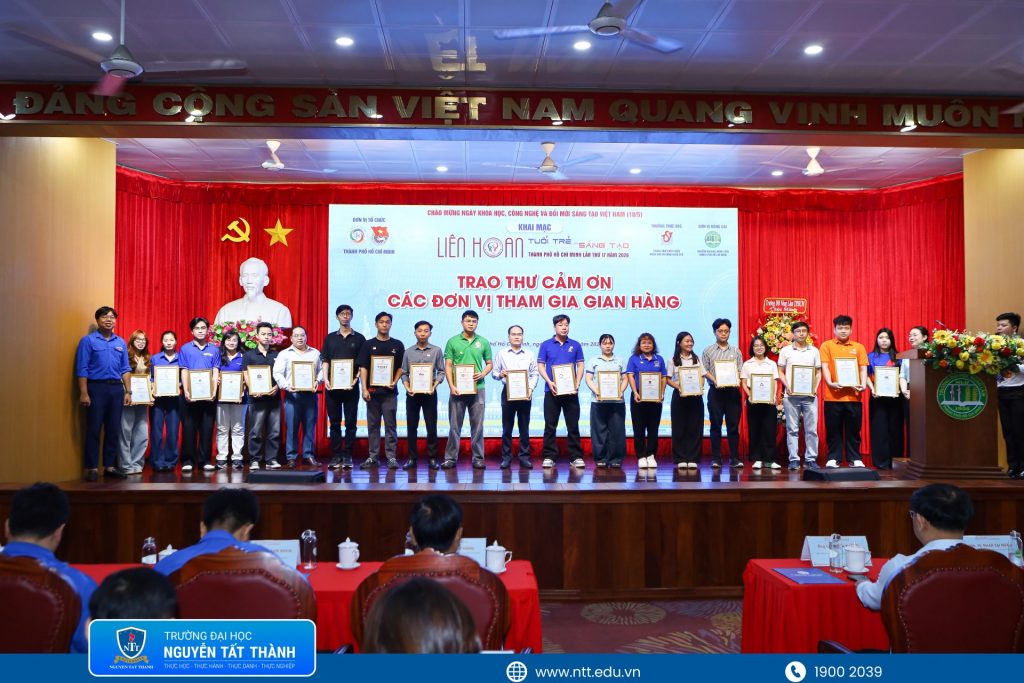 Trao thư cảm ơn 