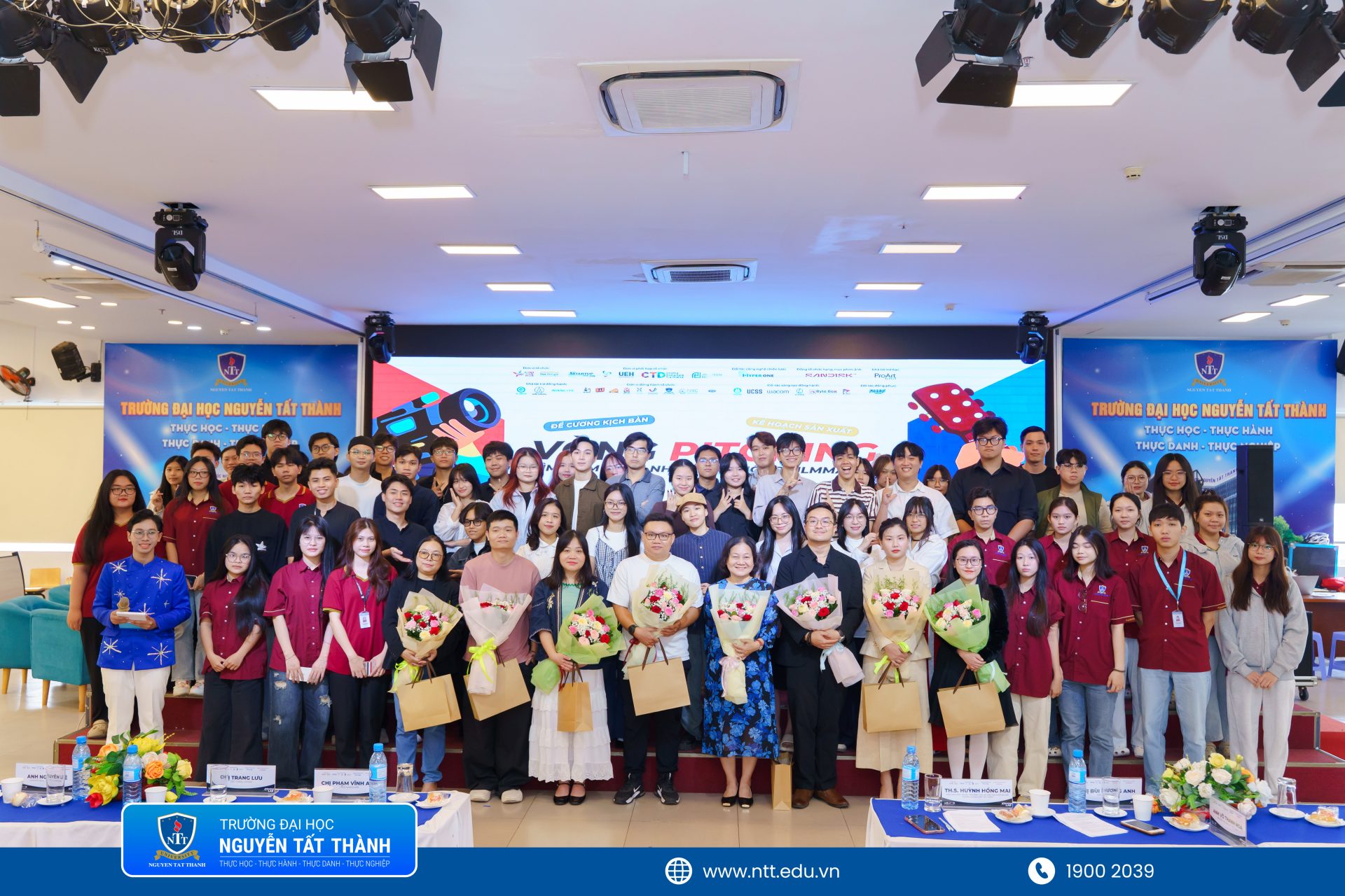 Vòng Pitching chương trình Kính Vạn Hoa – Creative Lab mùa 3 diễn ra tại Trường Đại học Nguyễn Tất Thành, thu hút 20 dự án phim và nhạc phim cùng hơn 200 sinh viên tham dự