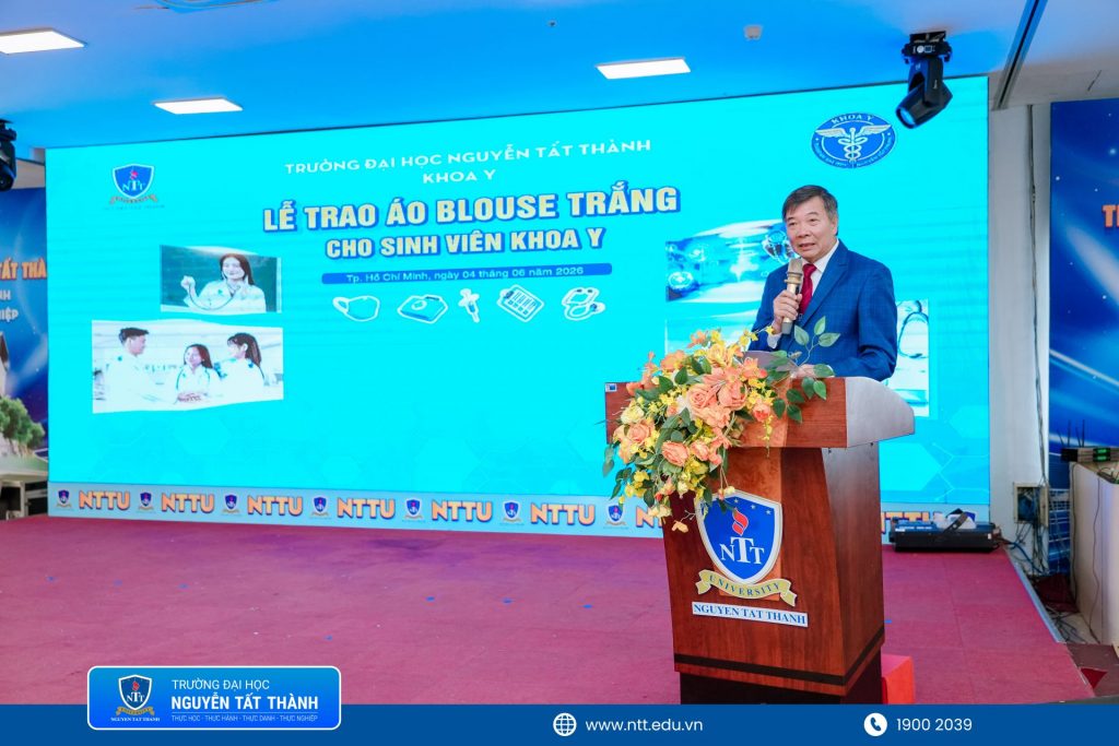 PGS.TS.NGƯT. Nguyễn Kim Hồng - phát biểu tại lễ Trao áo blouse trắng cho sinh viên Khoa Y: Dấu mốc khởi đầu hành trình phụng sự sức khỏe cộng đồng