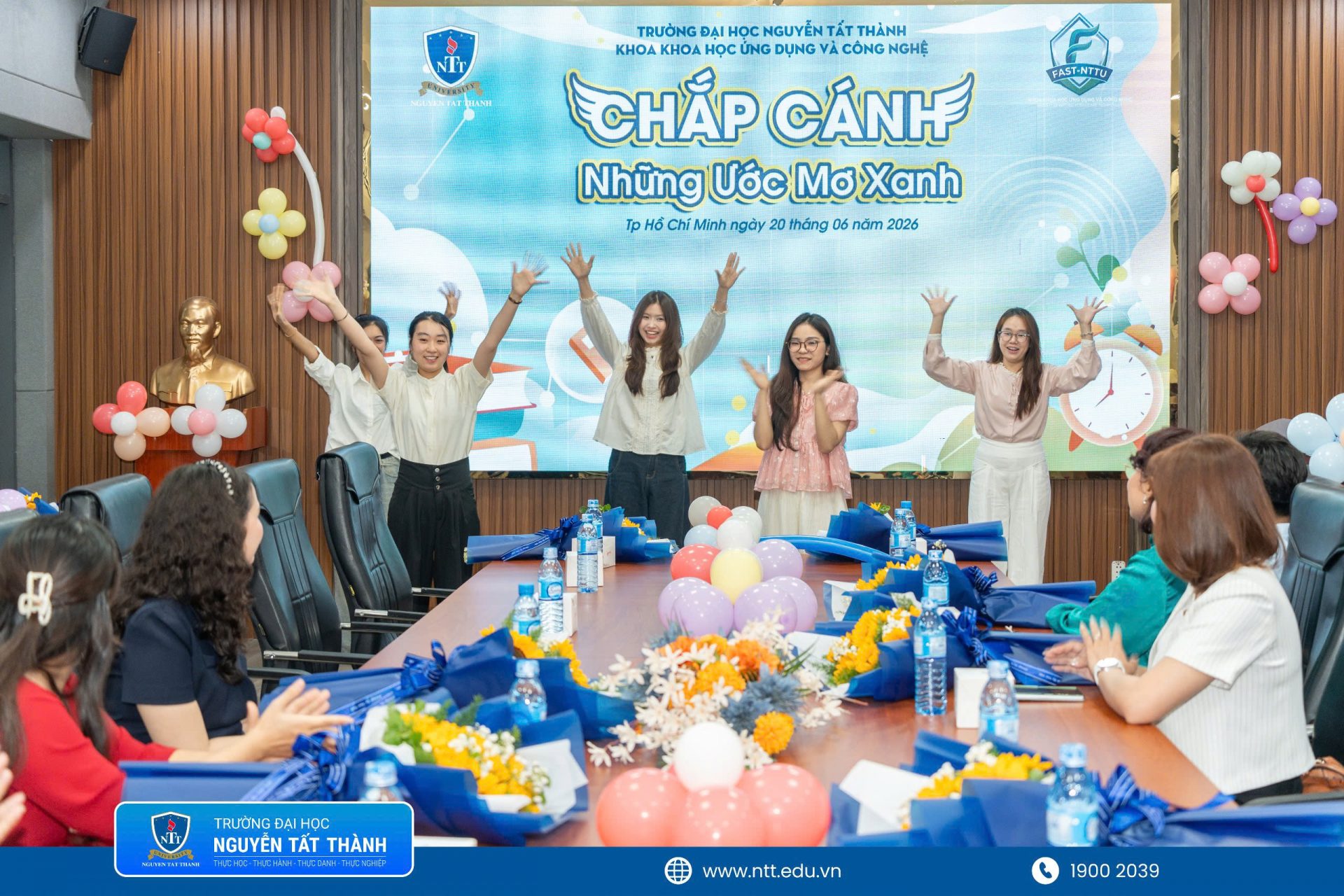 Không chỉ được trang bị kiến thức sư phạm, sinh viên Giáo dục Mầm non NTTU còn rèn luyện năng lực nghệ thuật, kỹ năng giao tiếp, tổ chức hoạt động và sự tự tin cần thiết của một giáo viên mầm non hiện đại.