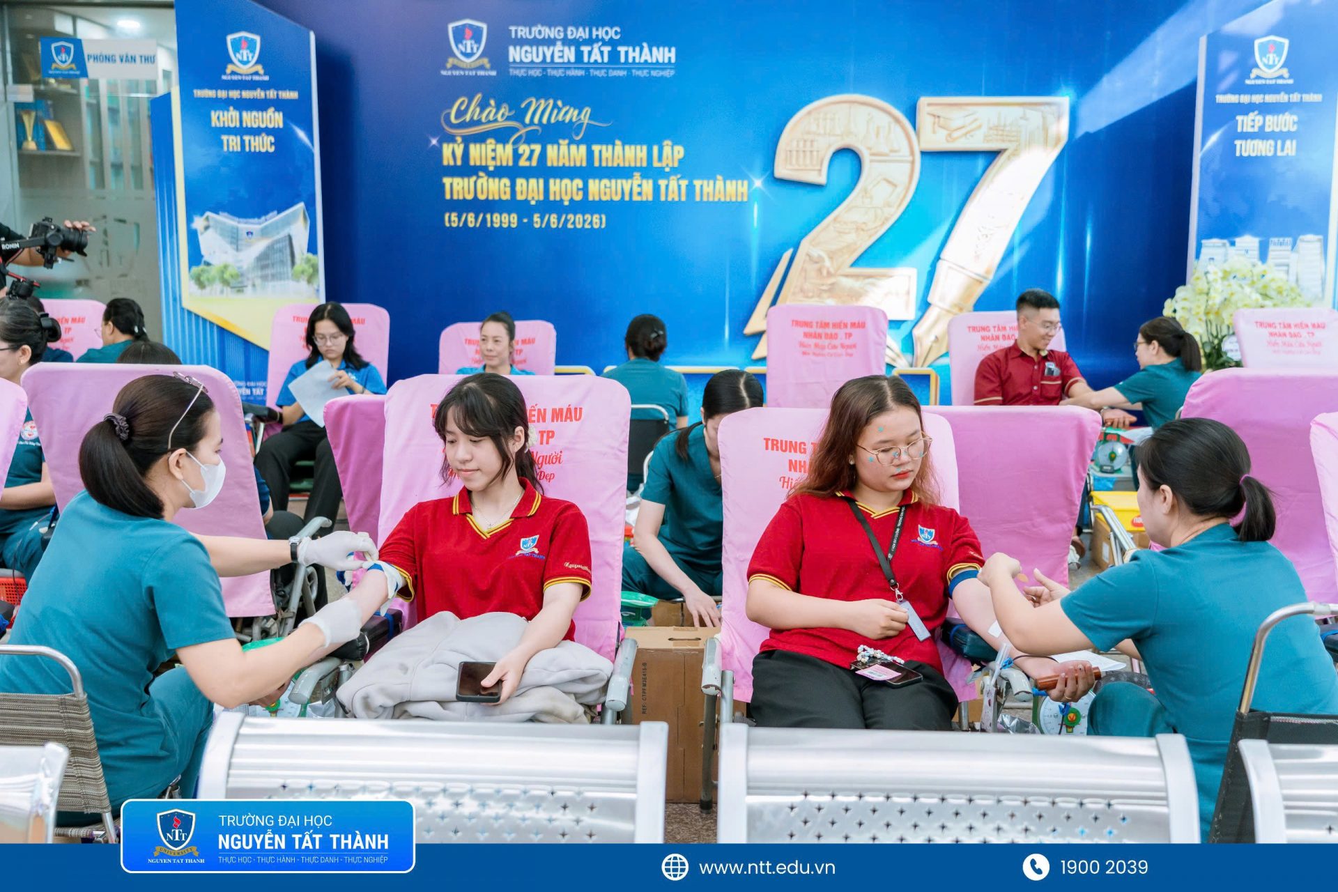 Đông đảo cán bộ, giảng viên, người lao động và sinh viên Trường Đại học Nguyễn Tất Thành tham gia hiến máu tại chương trình “Ngày Tình Nguyện Đỏ”, góp phần tiếp nhận hơn 500 đơn vị máu trong 2 ngày tổ chức