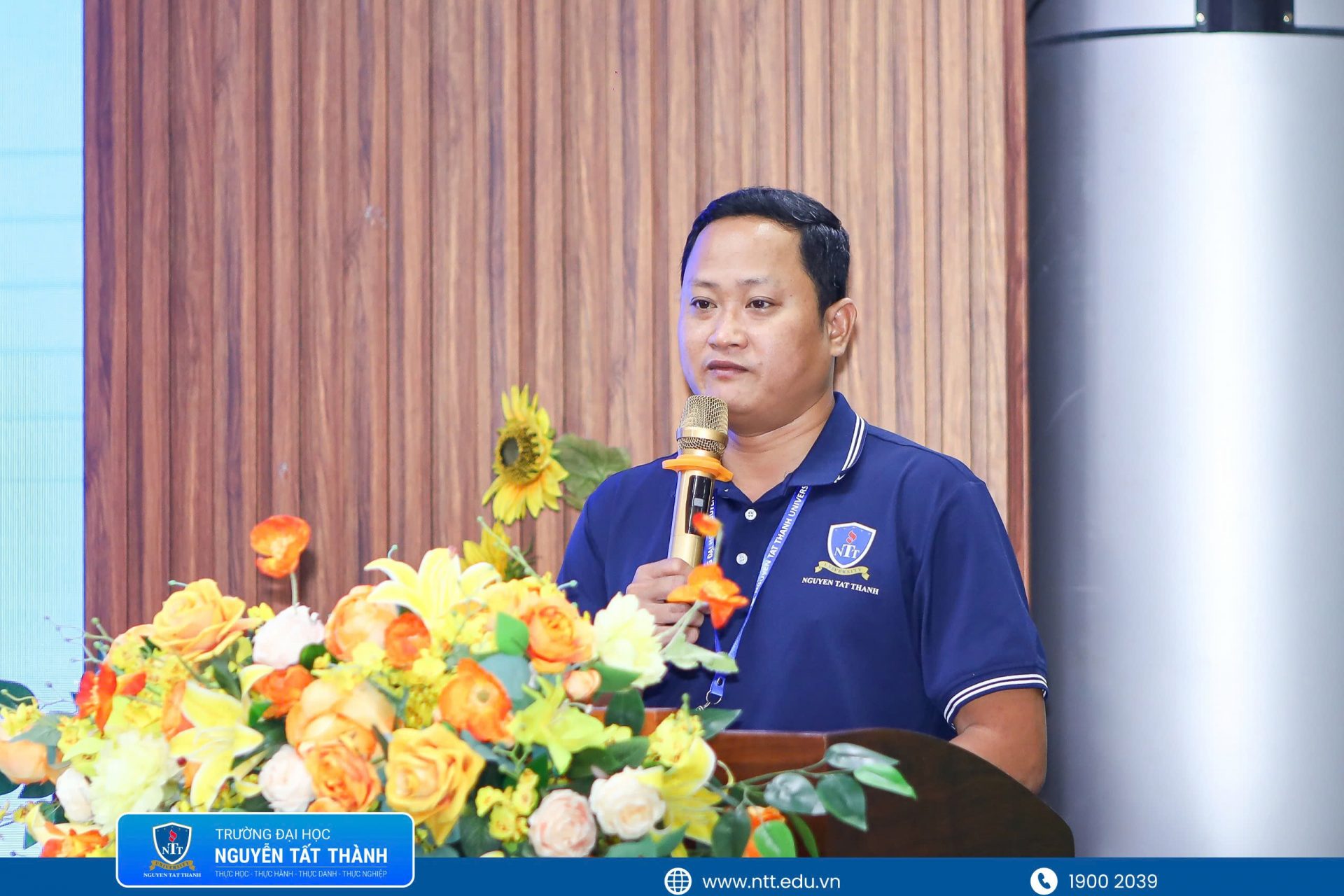 ThS. Trần Quốc Qui – Trưởng phòng Kiểm tra nội bộ Trường ĐH Nguyễn Tất Thành quán triệt quy chế, nhiệm vụ và các nội dung trọng tâm trước khi đoàn công tác lên đường thực hiện nhiệm vụ kiểm tra coi thi