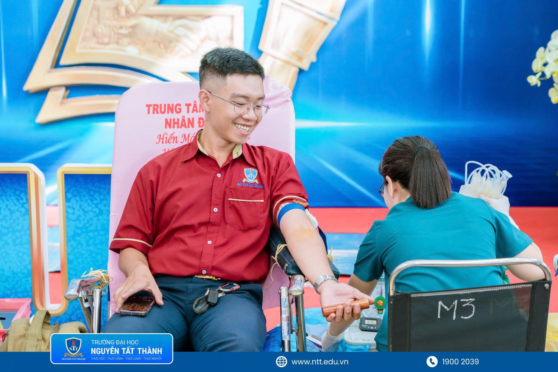 Đông đảo cán bộ, giảng viên, người lao động và sinh viên Trường Đại học Nguyễn Tất Thành tham gia hiến máu tại chương trình “Ngày Tình Nguyện Đỏ”, góp phần tiếp nhận hơn 500 đơn vị máu trong 2 ngày tổ chức