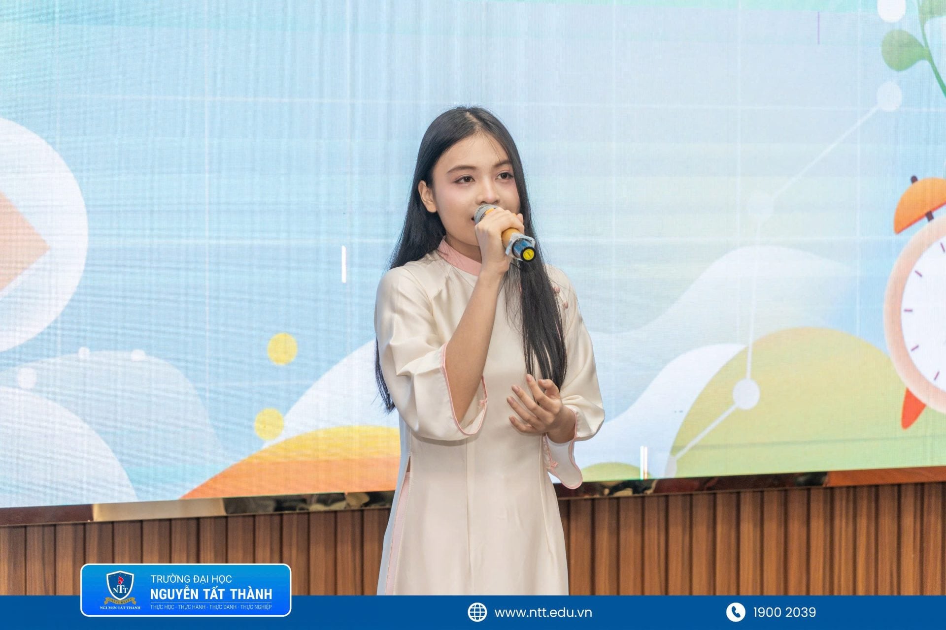 Không chỉ được trang bị kiến thức sư phạm, sinh viên Giáo dục Mầm non NTTU còn rèn luyện năng lực nghệ thuật, kỹ năng giao tiếp, tổ chức hoạt động và sự tự tin cần thiết của một giáo viên mầm non hiện đại.