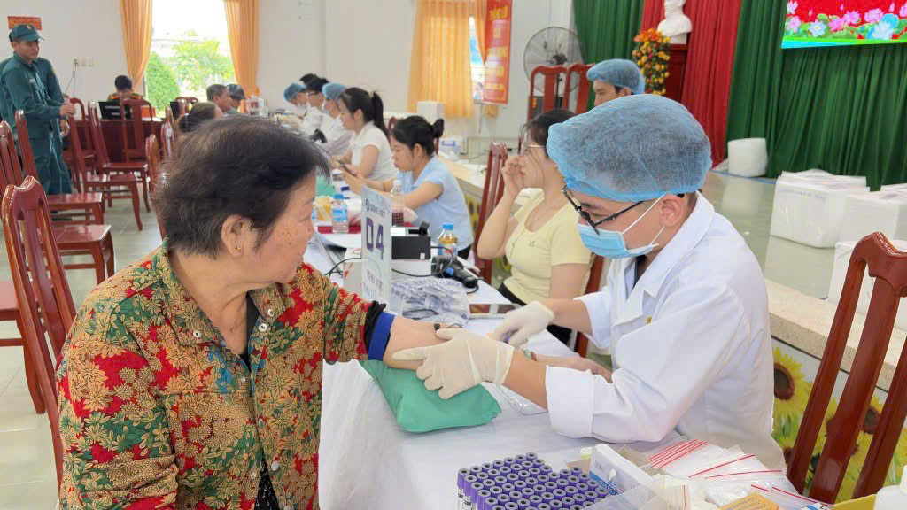 Bùi Viễn Đông