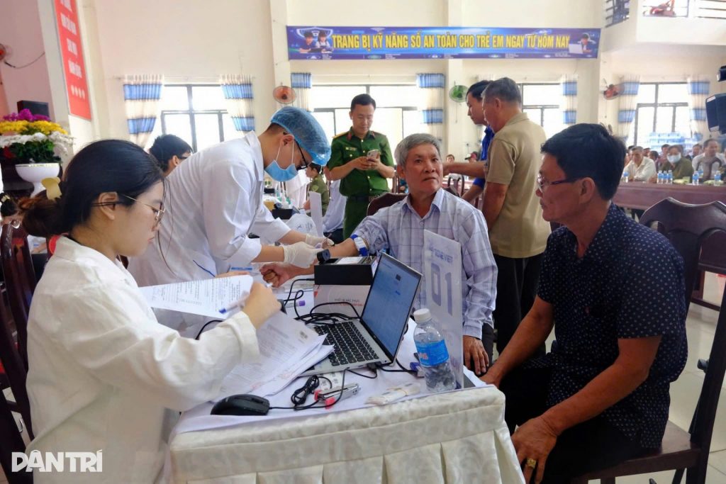 Bùi Viễn Đông