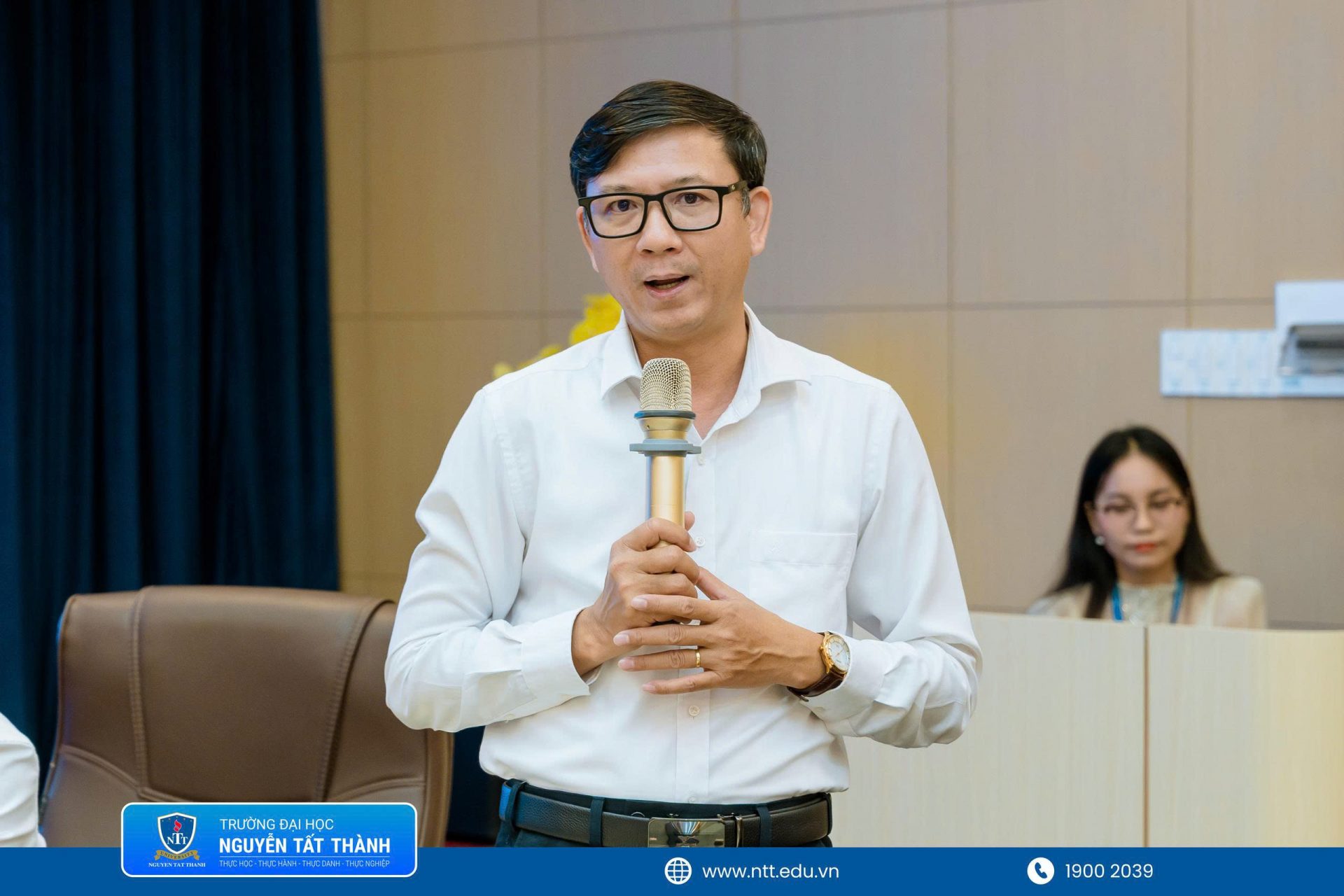 PGS.TS. Nguyễn Văn Hoàng nhấn mạnh người học sau đại học không chỉ cần thực hiện đúng quy trình mà còn phải bảo vệ được logic và giới hạn trong kết luận nghiên cứu