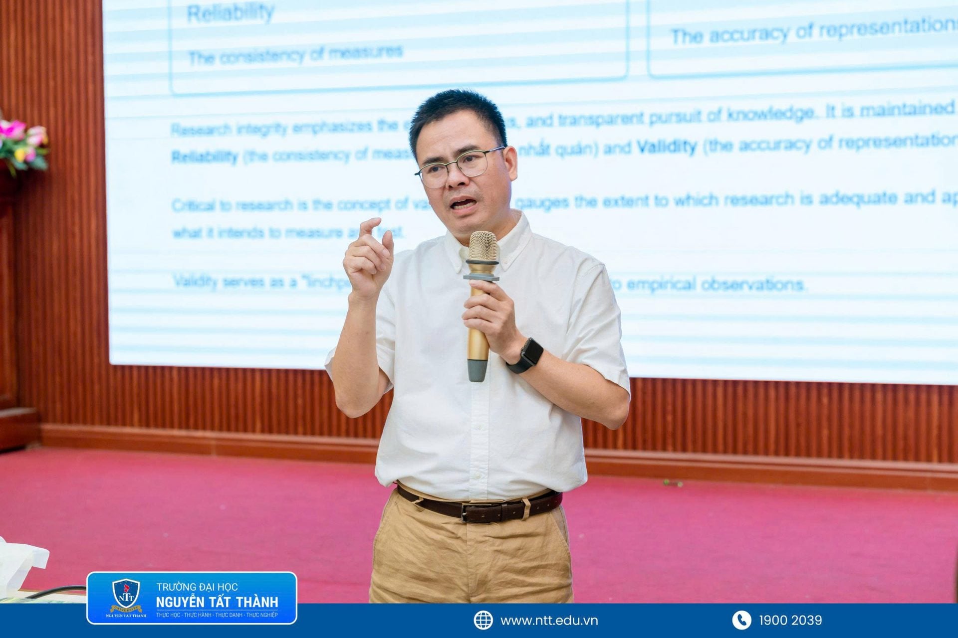 GS.TS. Võ Thanh Tân chia sẻ những kiến thức chuyên sâu về khái niệm, bản chất và các loại tính giá trị trong nghiên cứu định tính, định lượng và nghiên cứu hỗn hợp