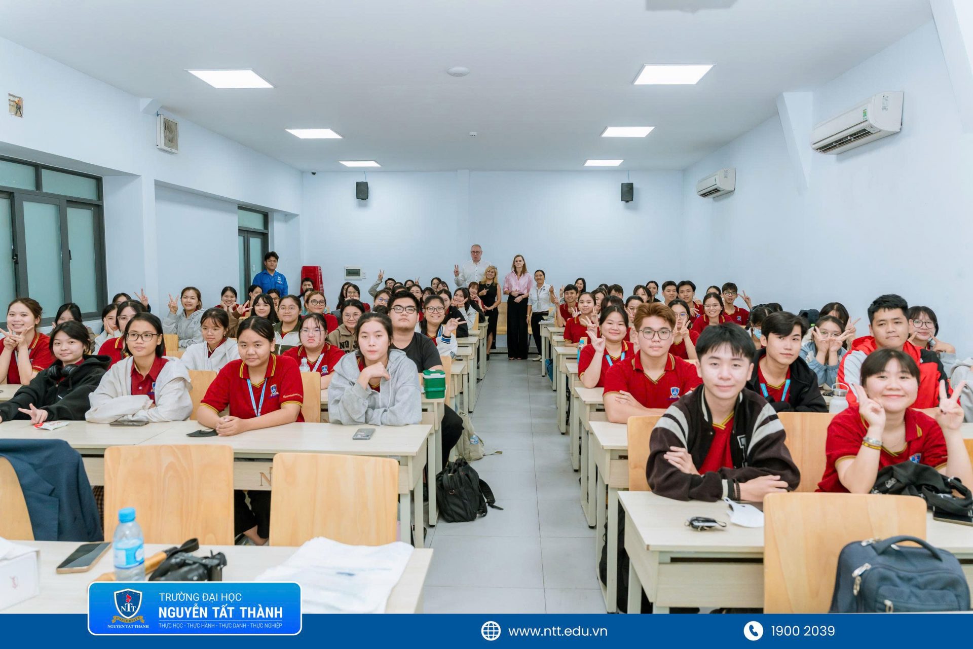 areer Talks 2026 giúp sinh viên Dược NTTU tìm hiểu vận hành nhà máy EU-GMP, hành trình đưa sản phẩm ra thị trường và các hướng phát triển nghề nghiệp